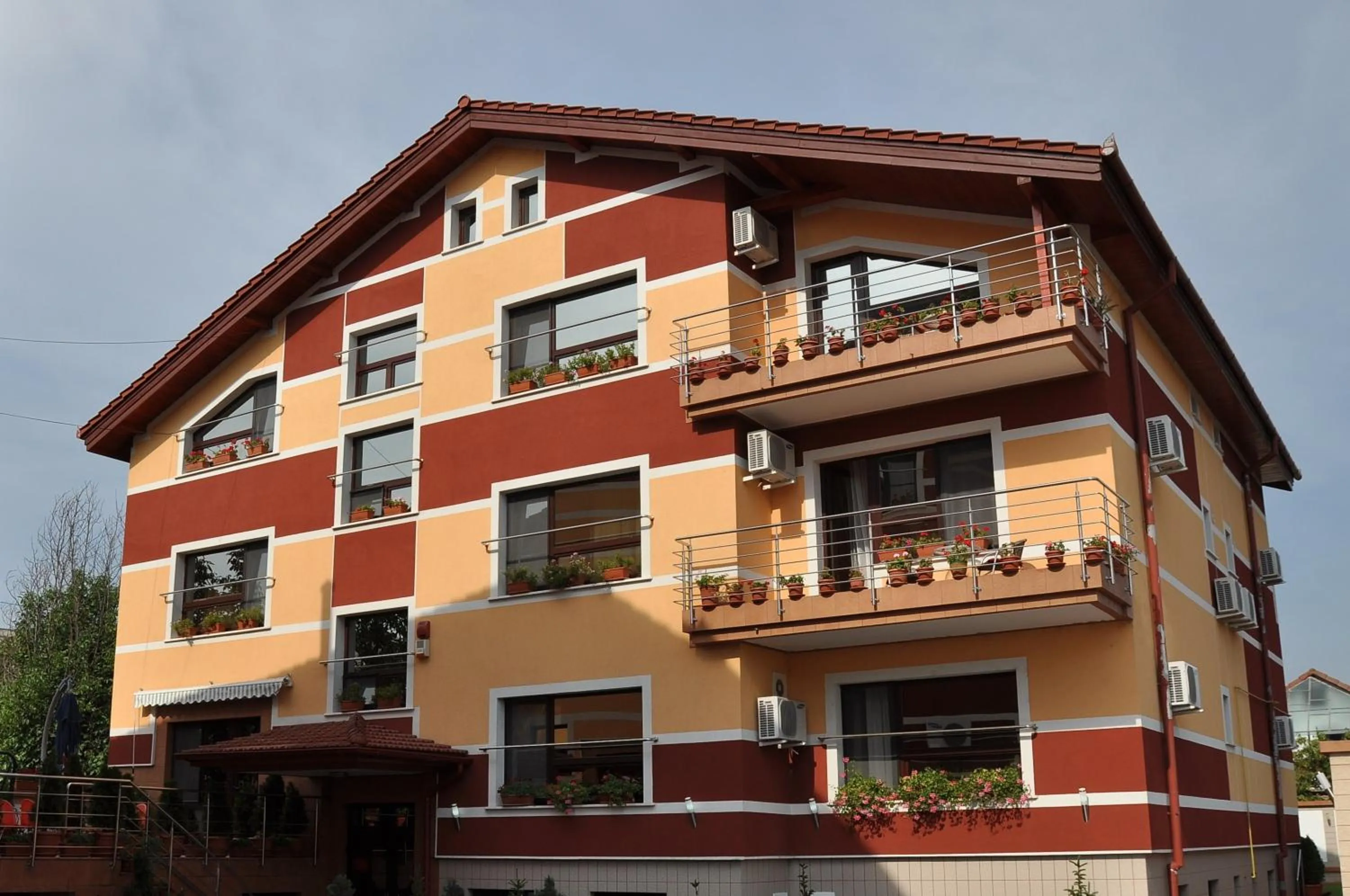 Facade/entrance in Pensiunea President