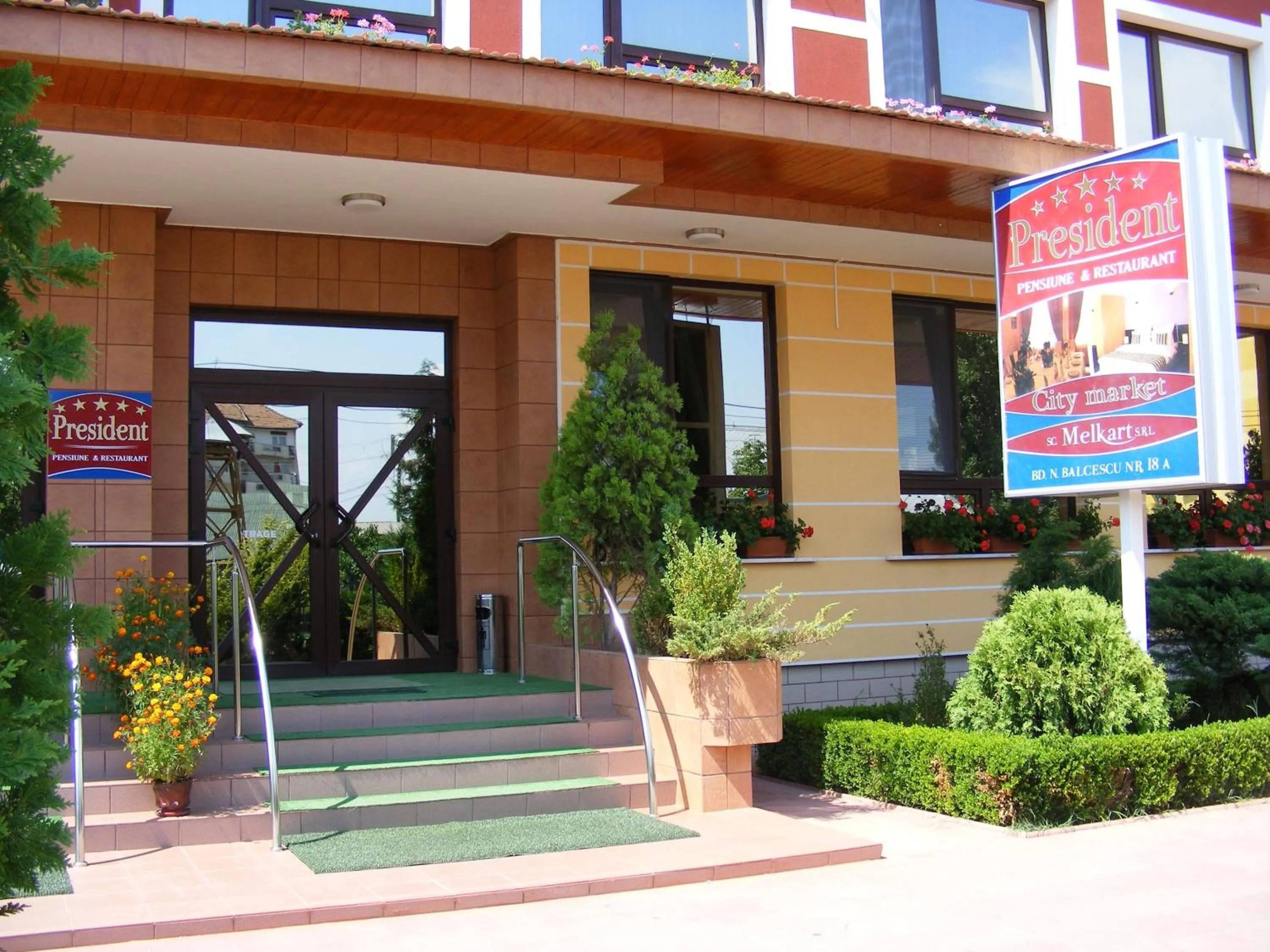 Facade/entrance in Pensiunea President