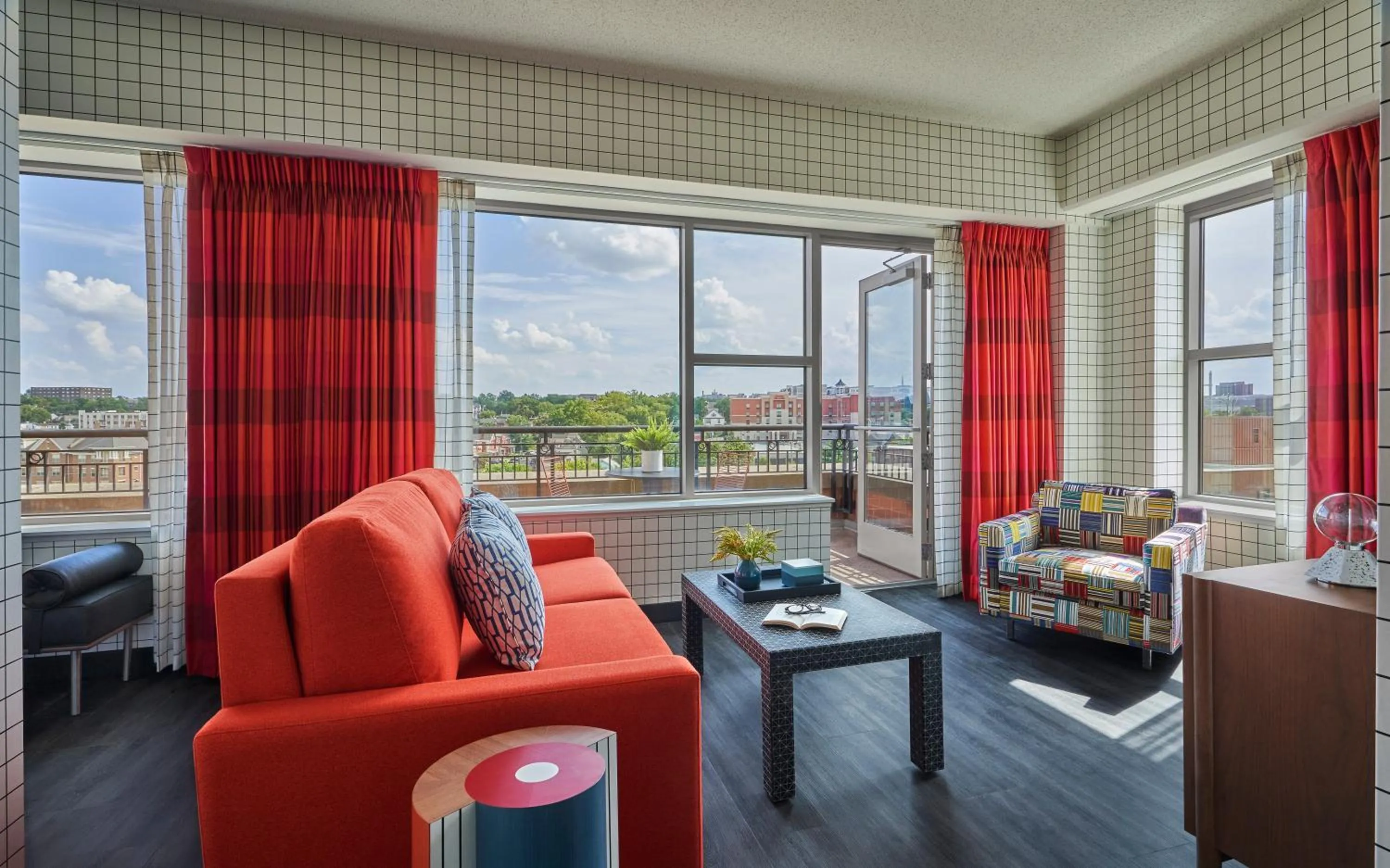 Living room in Graduate by Hilton Cincinnati