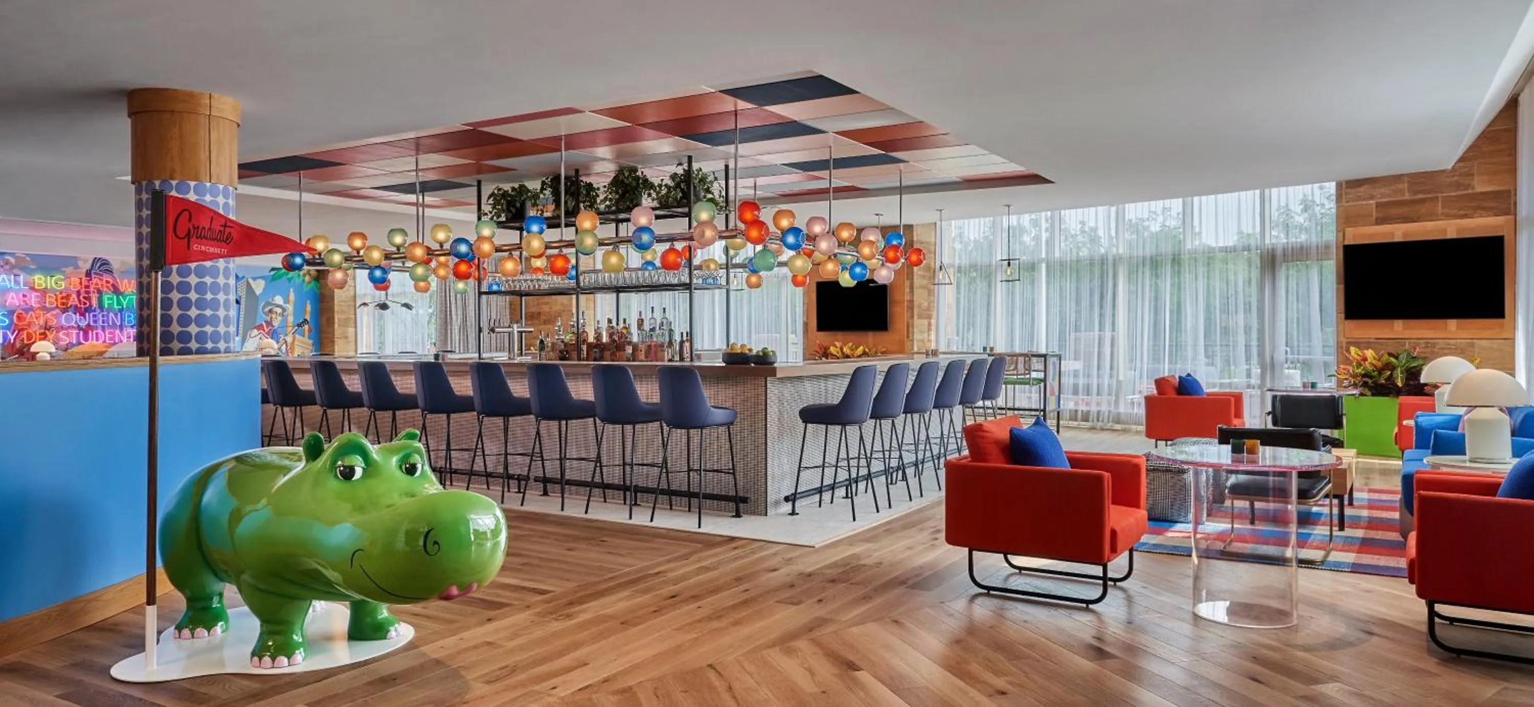 Lounge or bar in Graduate by Hilton Cincinnati