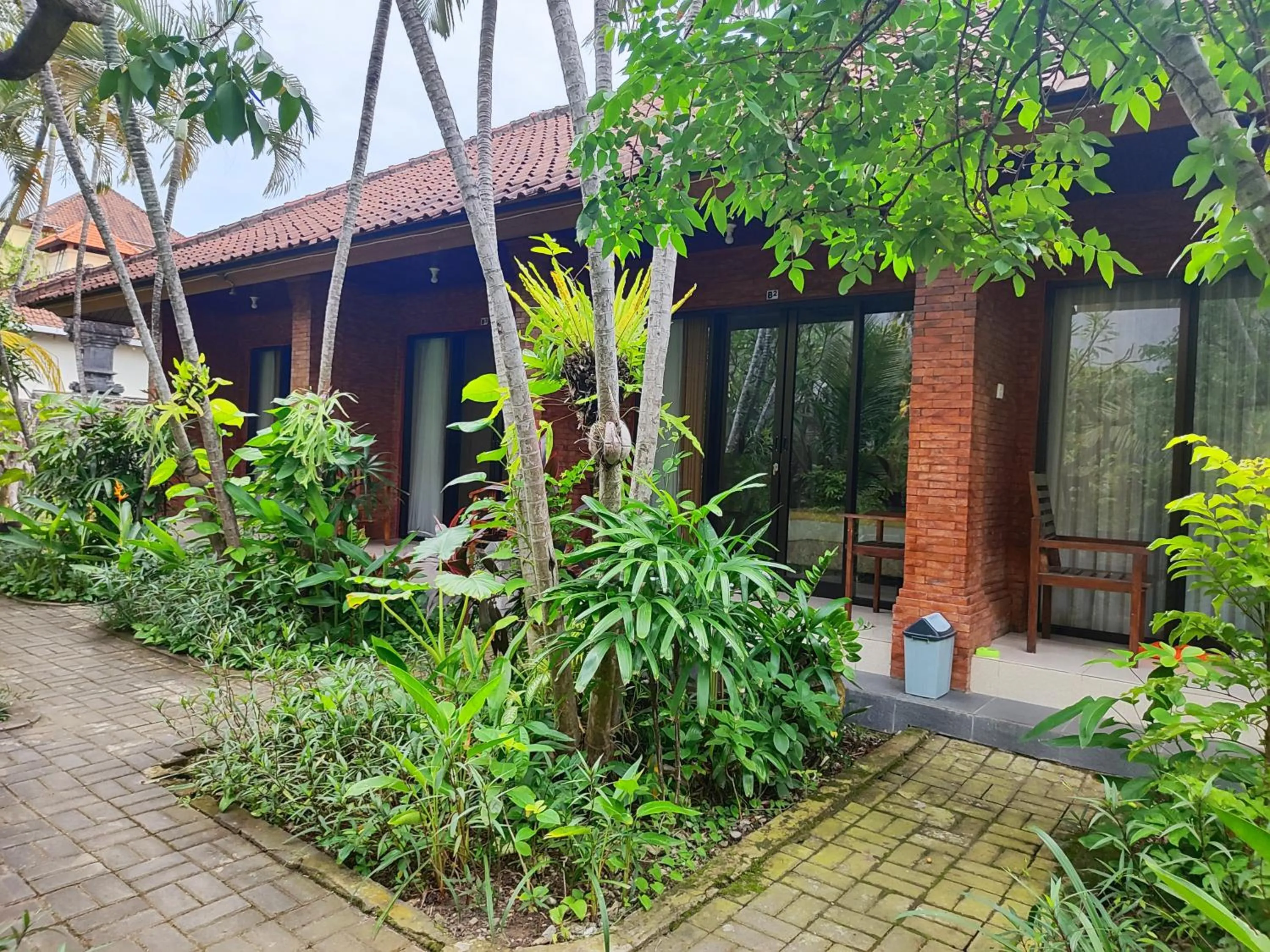 Adus Beach Inn