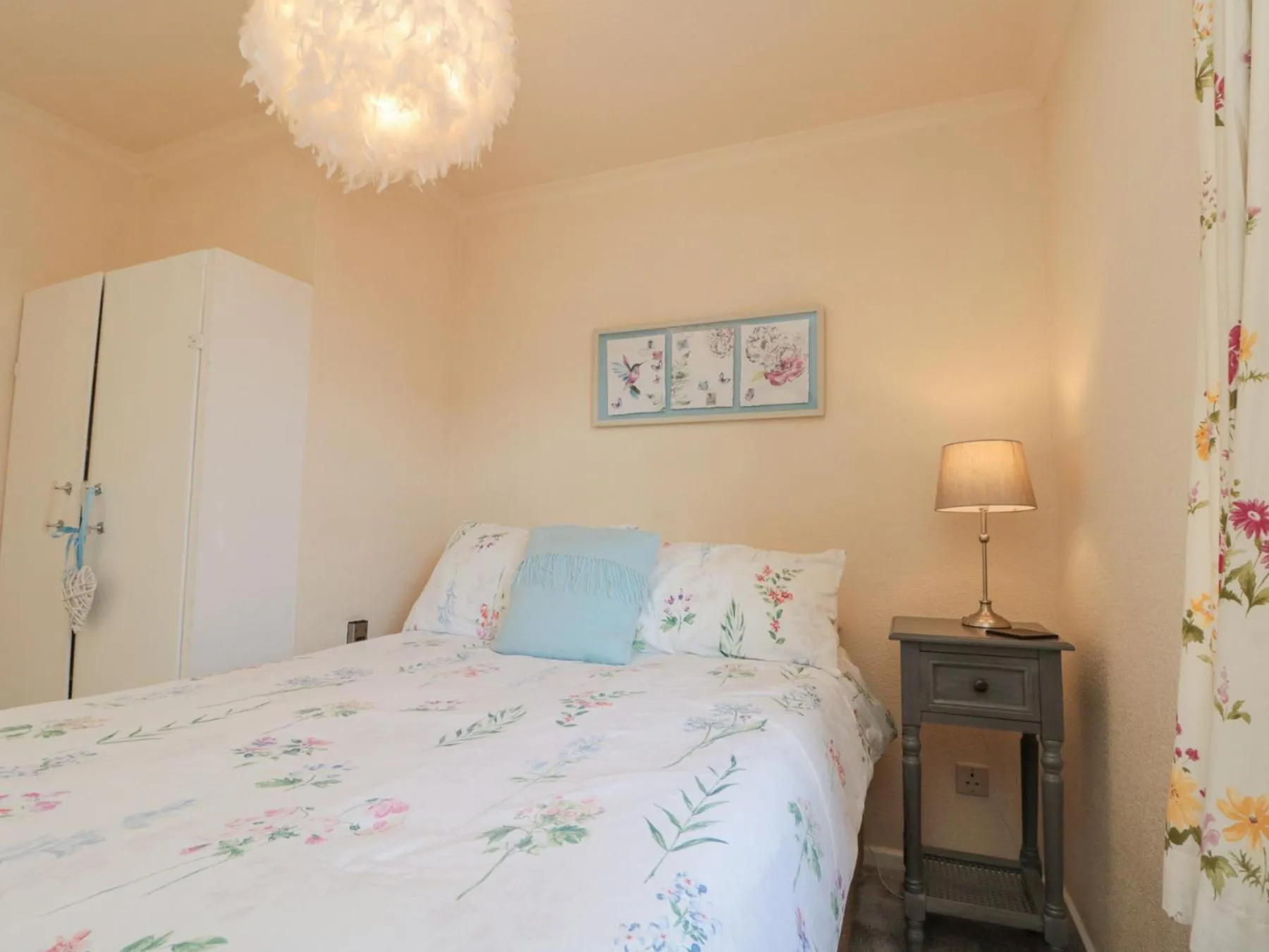 Property building, Bed in Danescroft