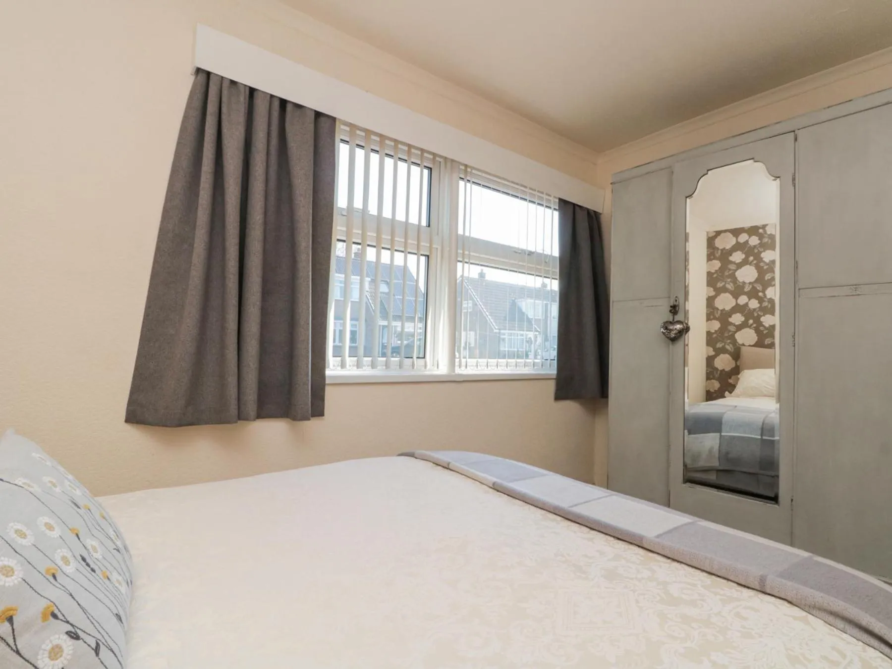 Property building, Bed in Danescroft