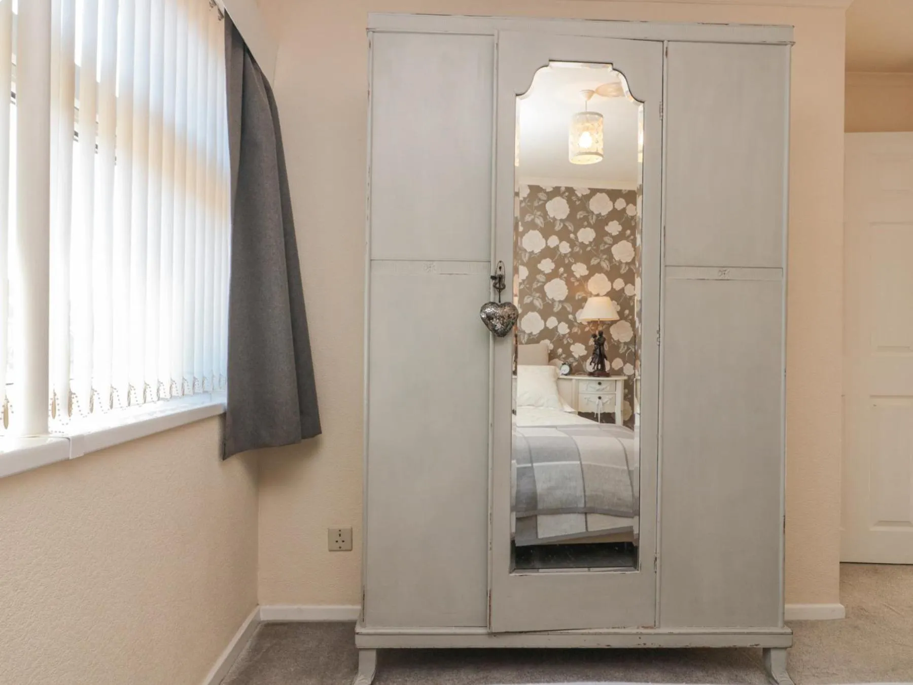 Property building, Bed in Danescroft