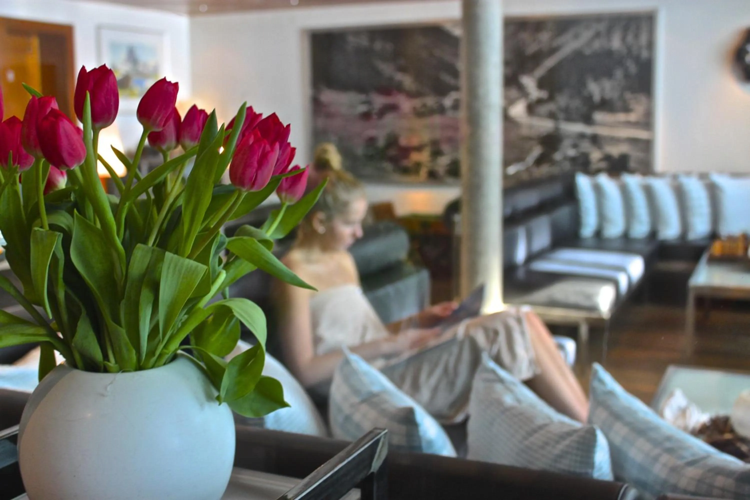 Lounge or bar in Suitenhotel Zurbriggen