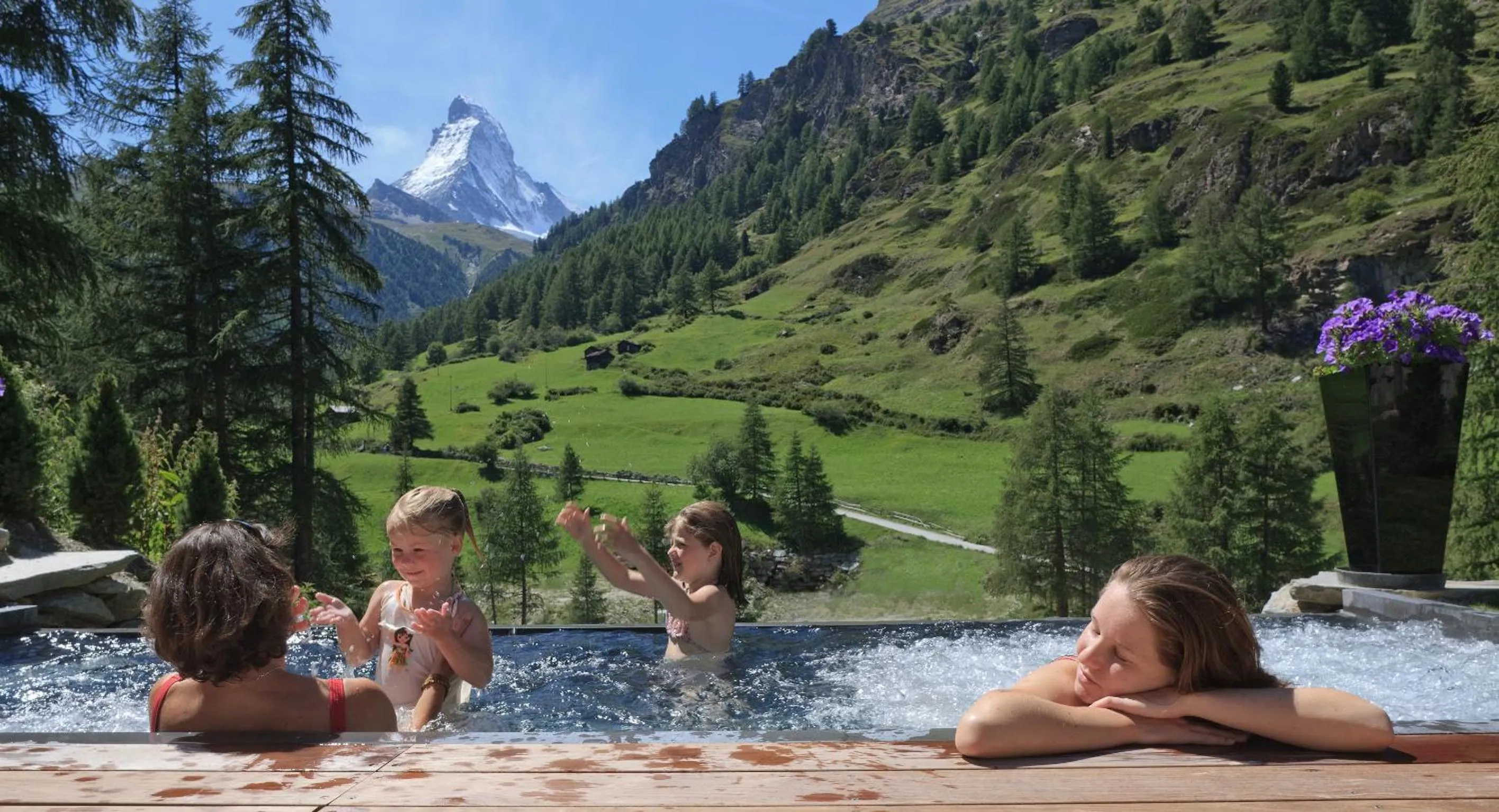 People in Suitenhotel Zurbriggen