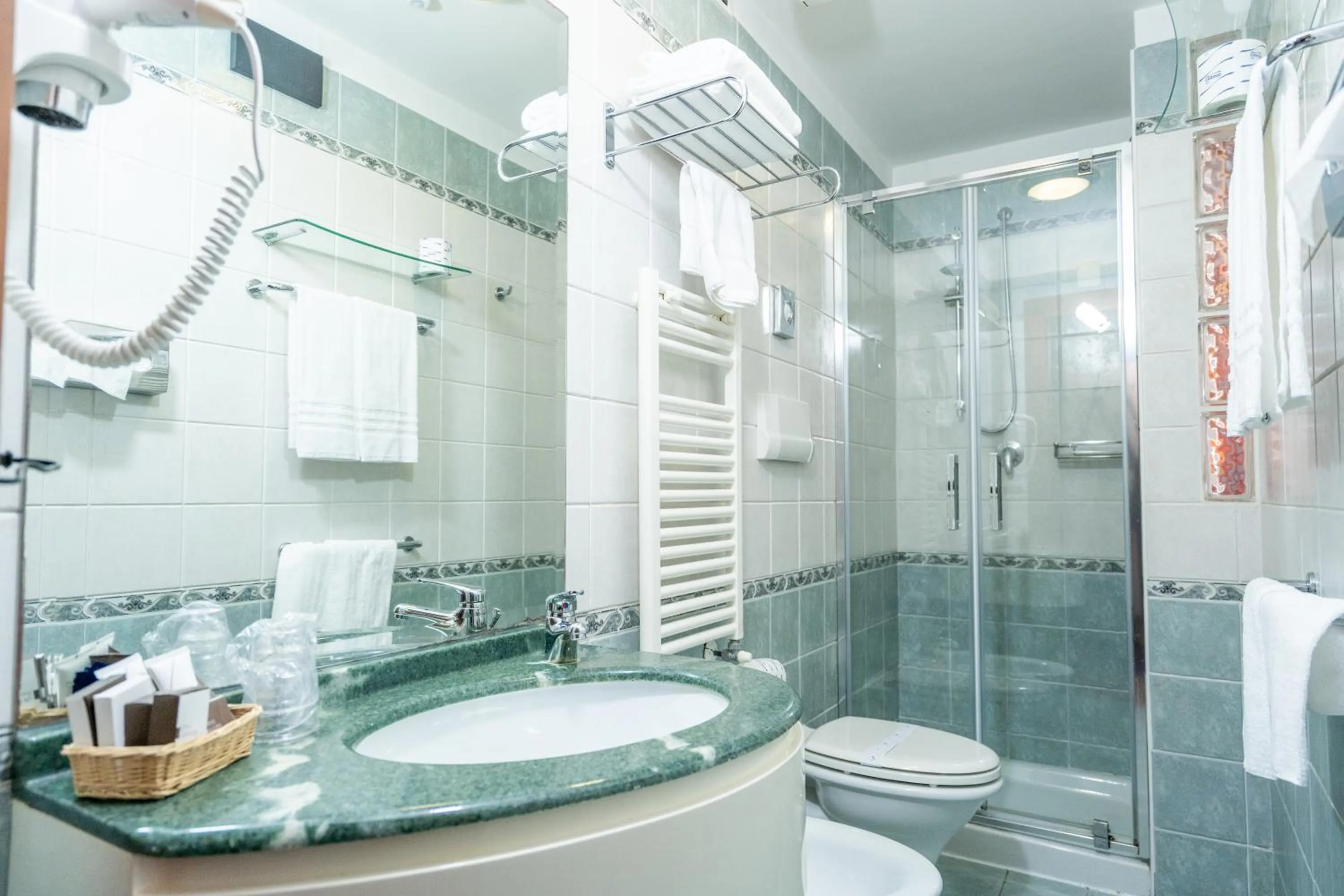 Shower in Art Hotel Santa Lucia