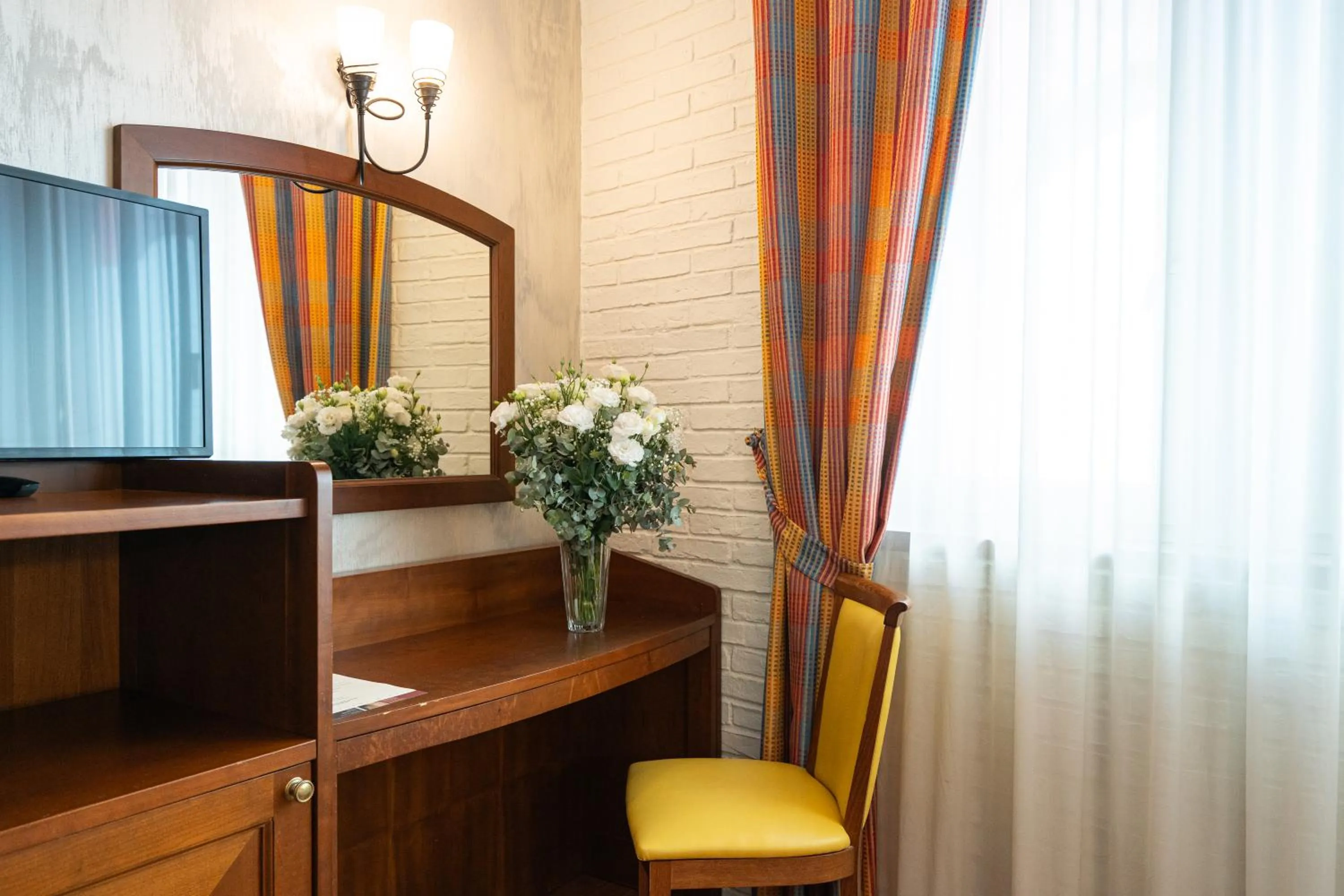 TV and multimedia in Art Hotel Santa Lucia