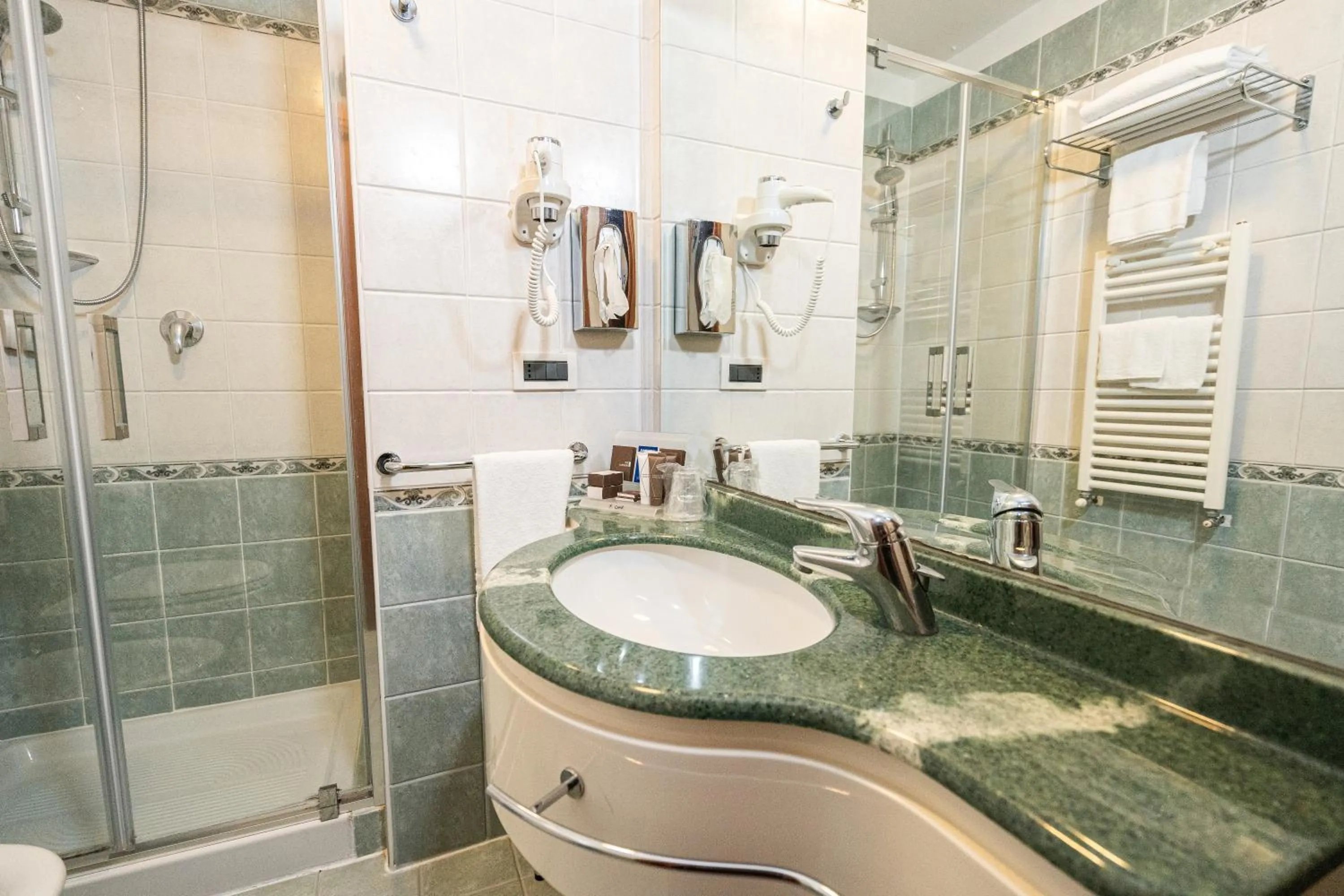 Shower in Art Hotel Santa Lucia