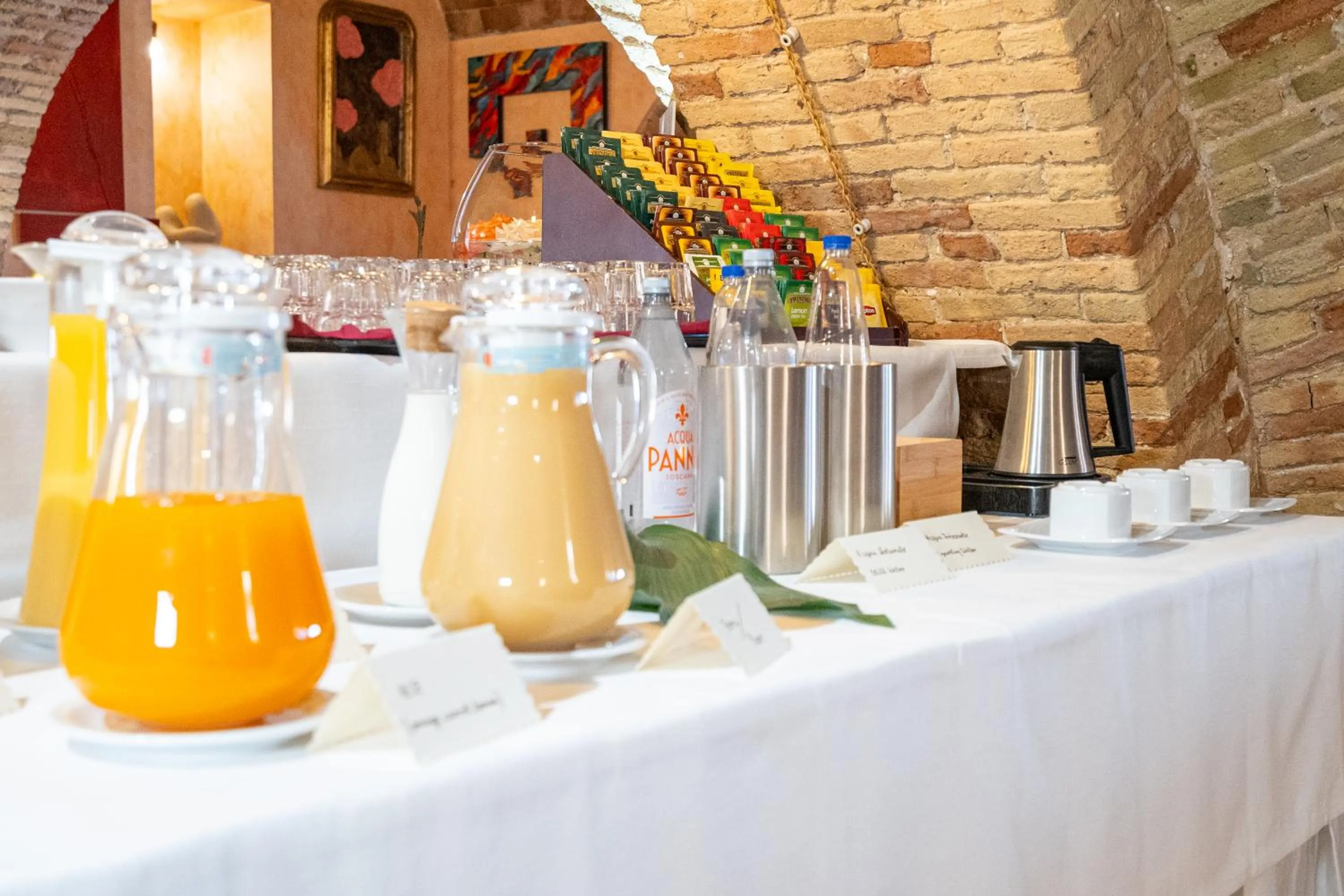 Food and drinks in Art Hotel Santa Lucia