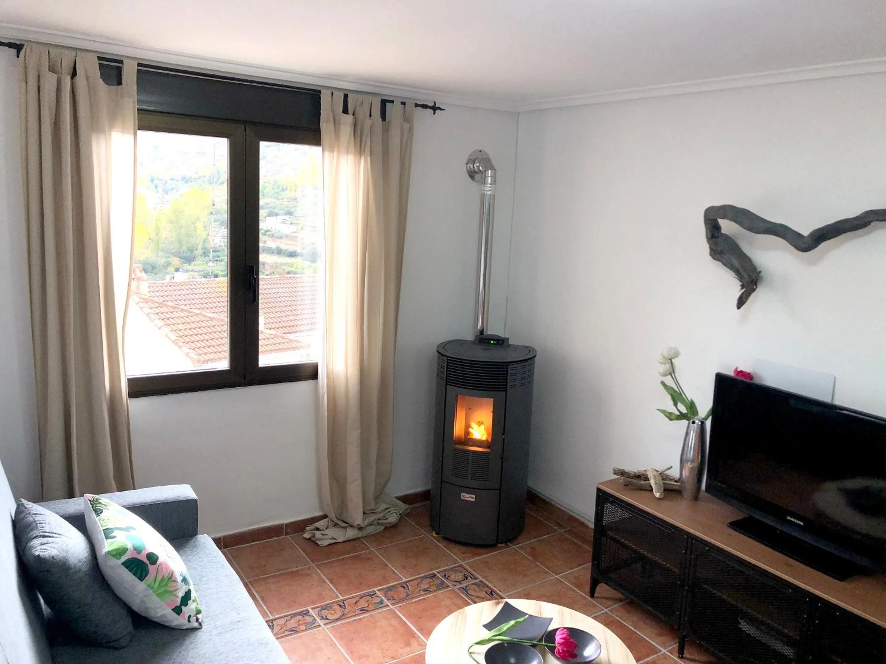 Comfortable House in Viguera with Mountain View