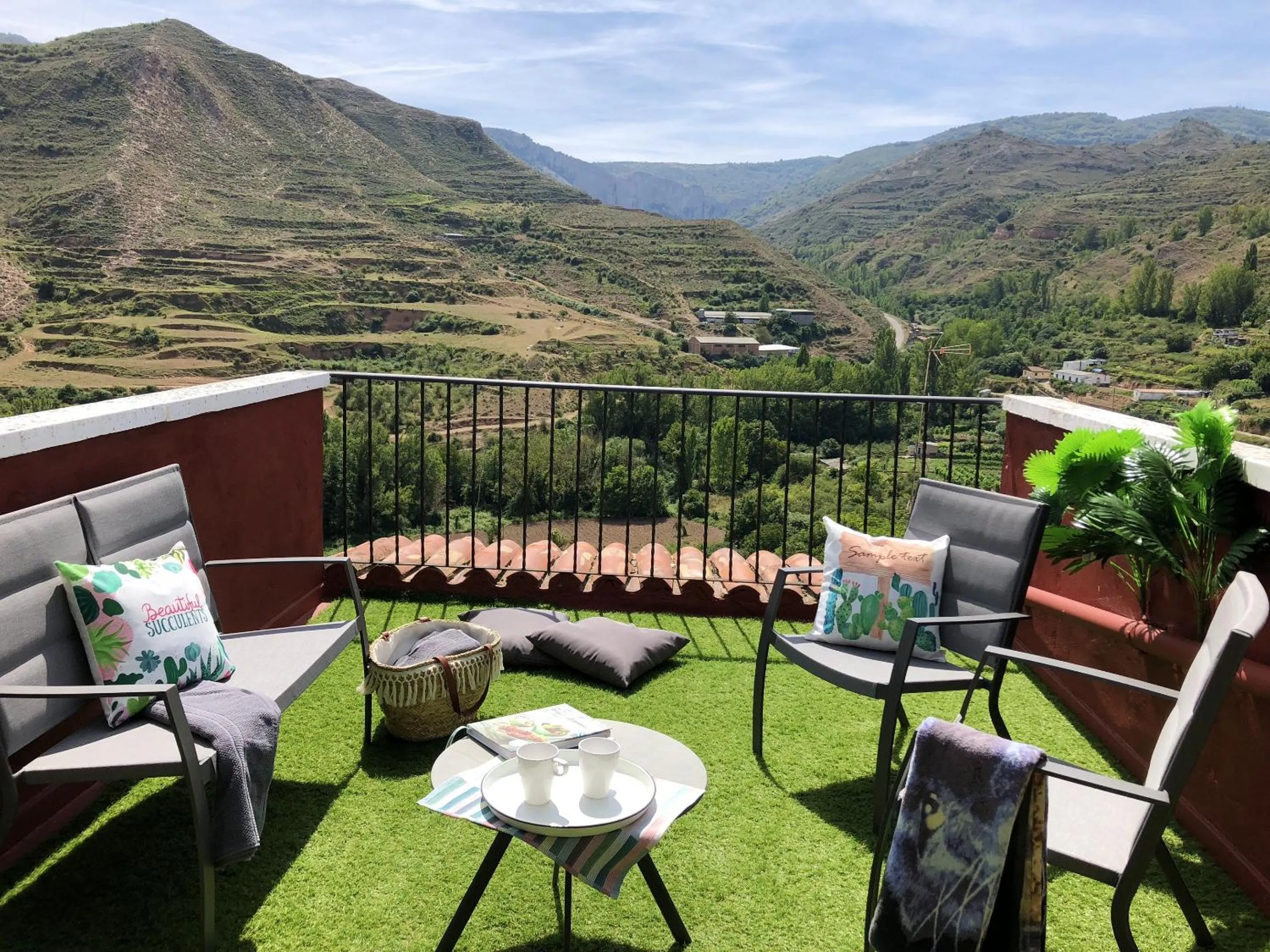 Comfortable House in Viguera with Mountain View