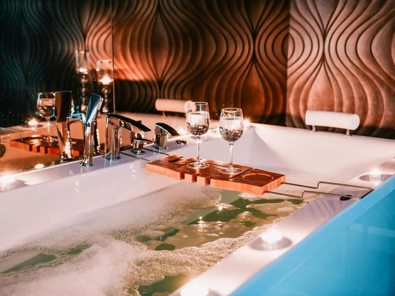 Hot Tub in Aroma Stone Hotel Spa