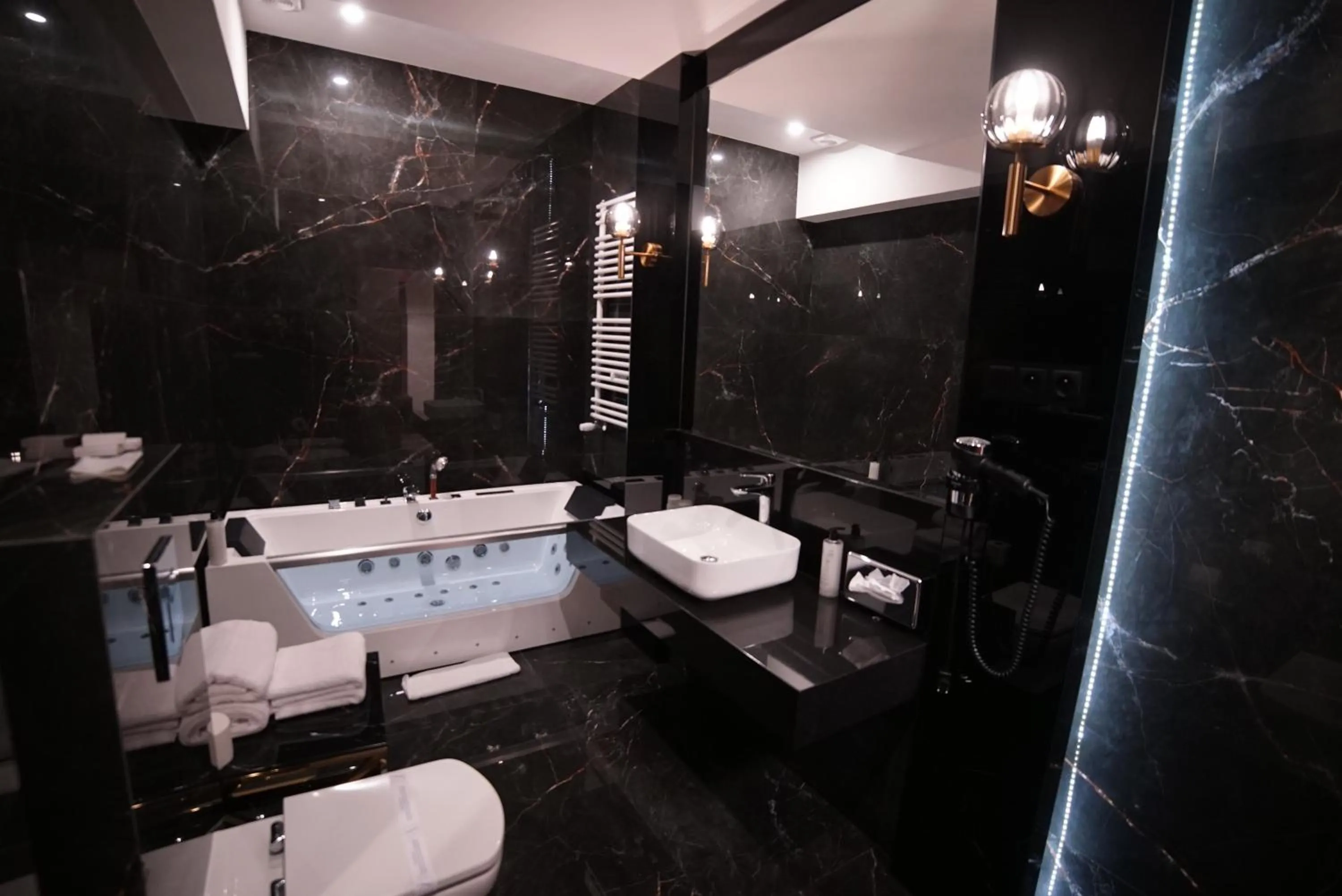 Hot Tub in Hotel Korona Spa & Wellness