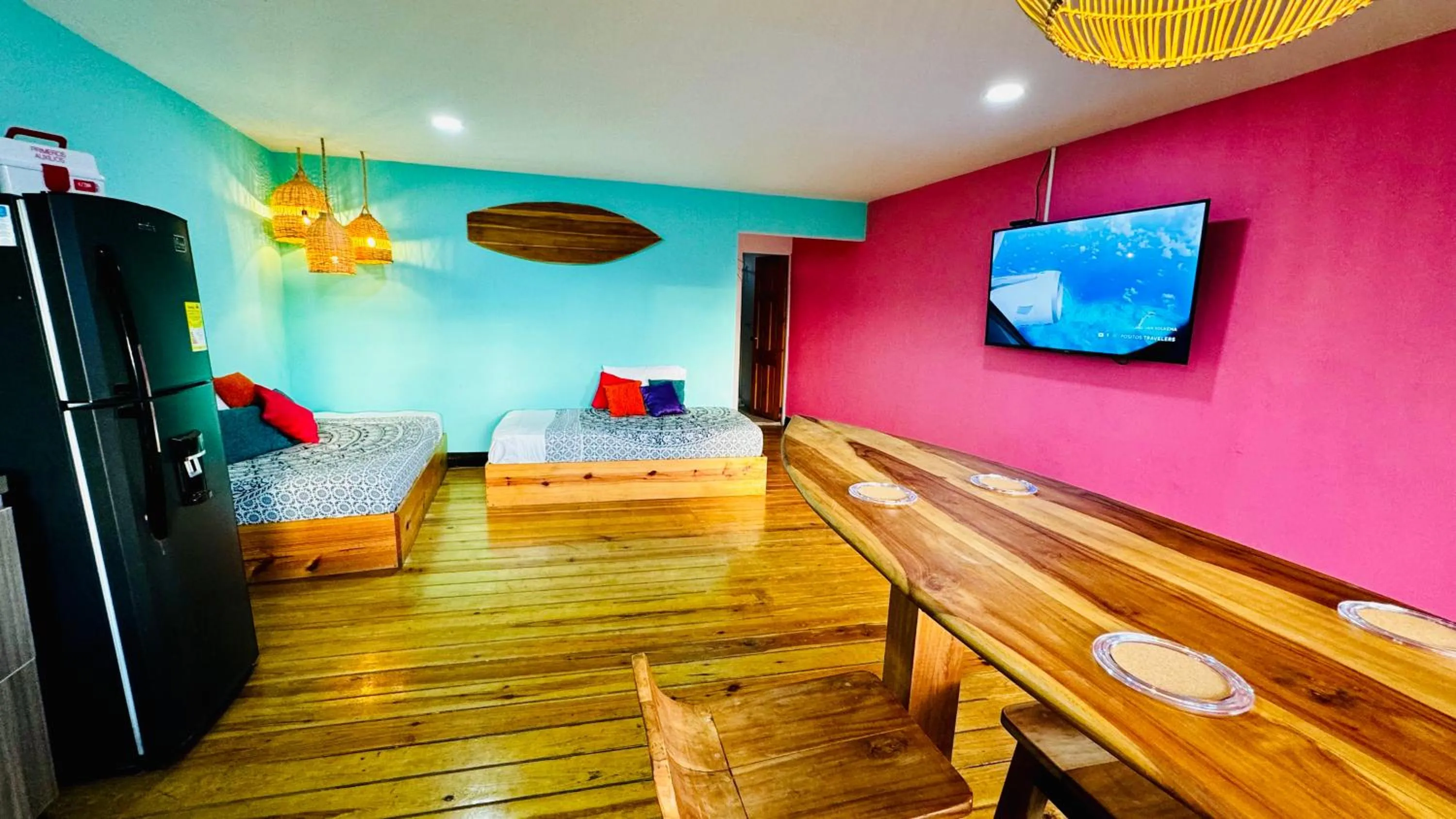 Communal lounge/ TV room in Be Happy Hotel