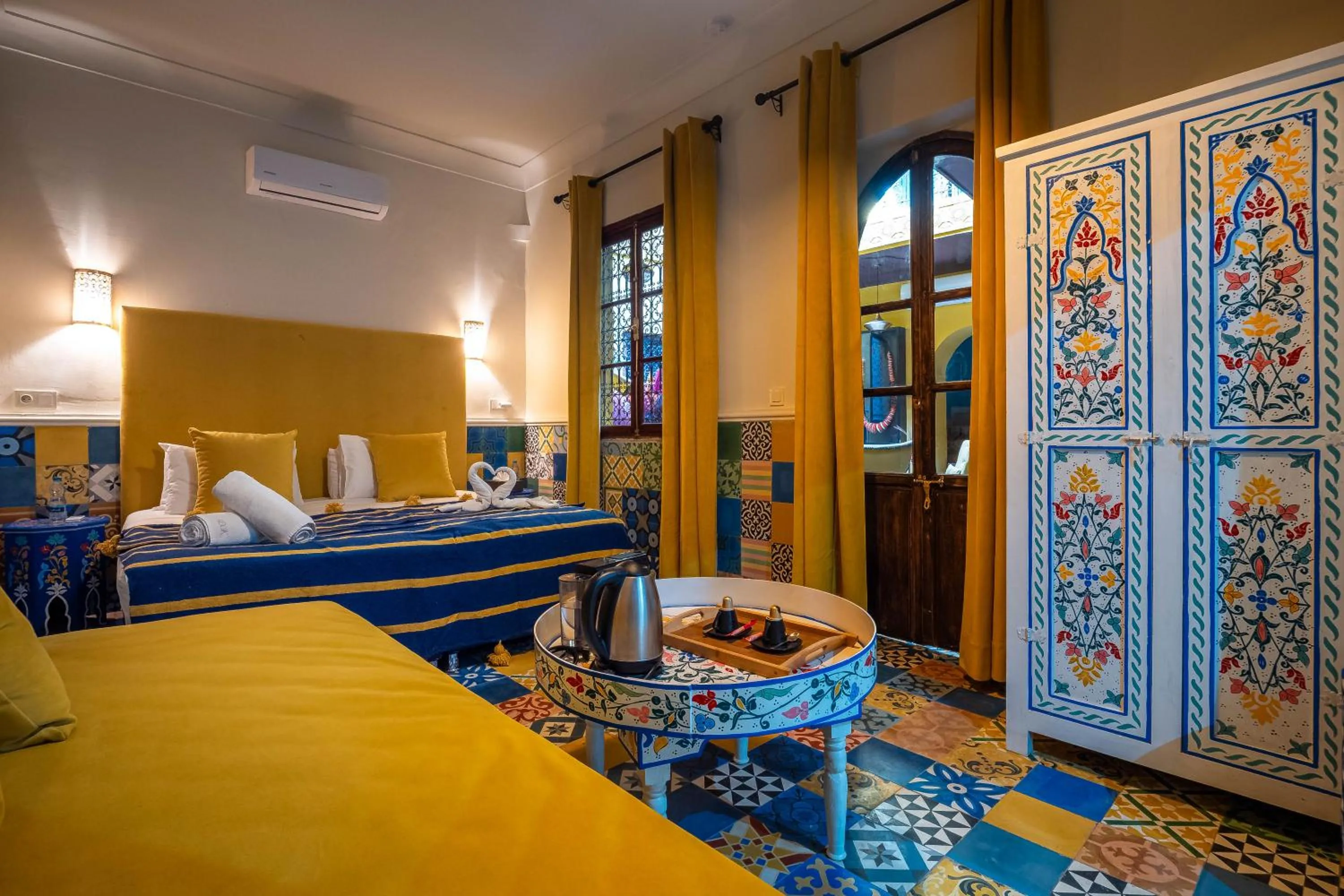 Bed in Dar Khmissa Riad & Spa