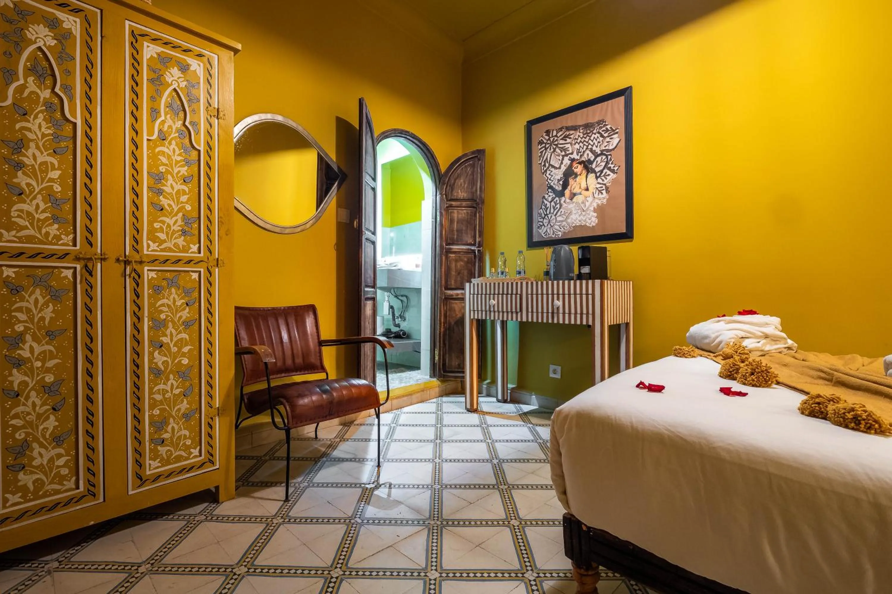 Bed in Dar Khmissa Riad & Spa