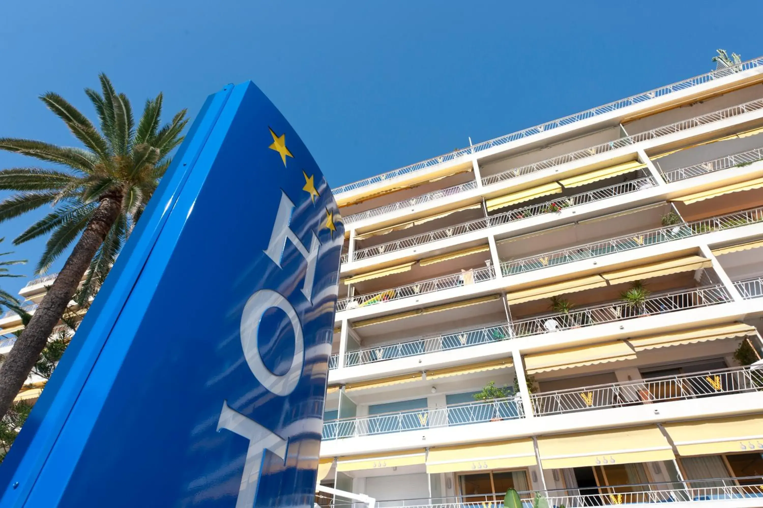 Facade/entrance in Hotel Victoria Facade/entrance in Hotel Victoria