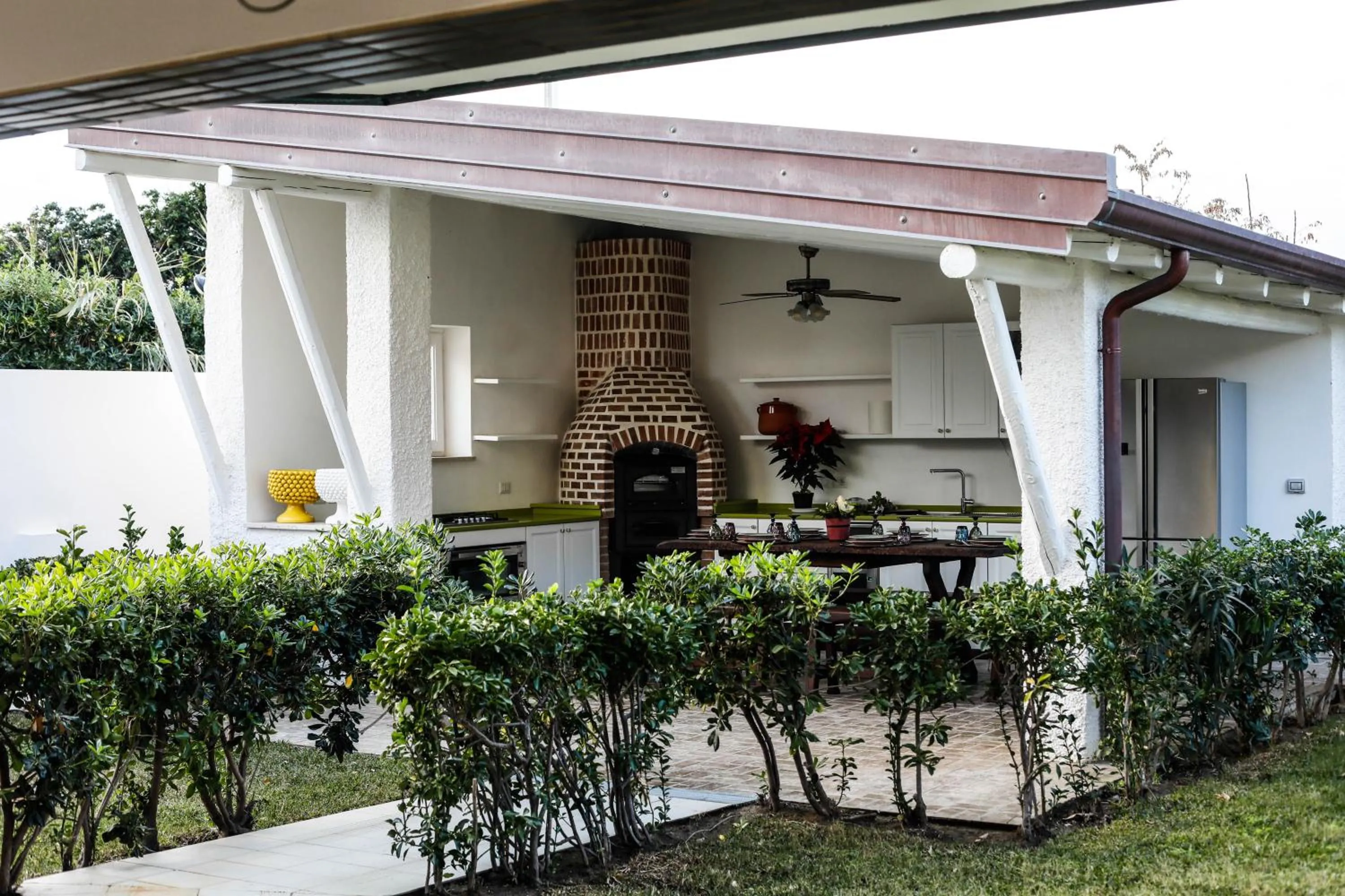 Communal kitchen in LA FORESTERIA DI MAESTINA