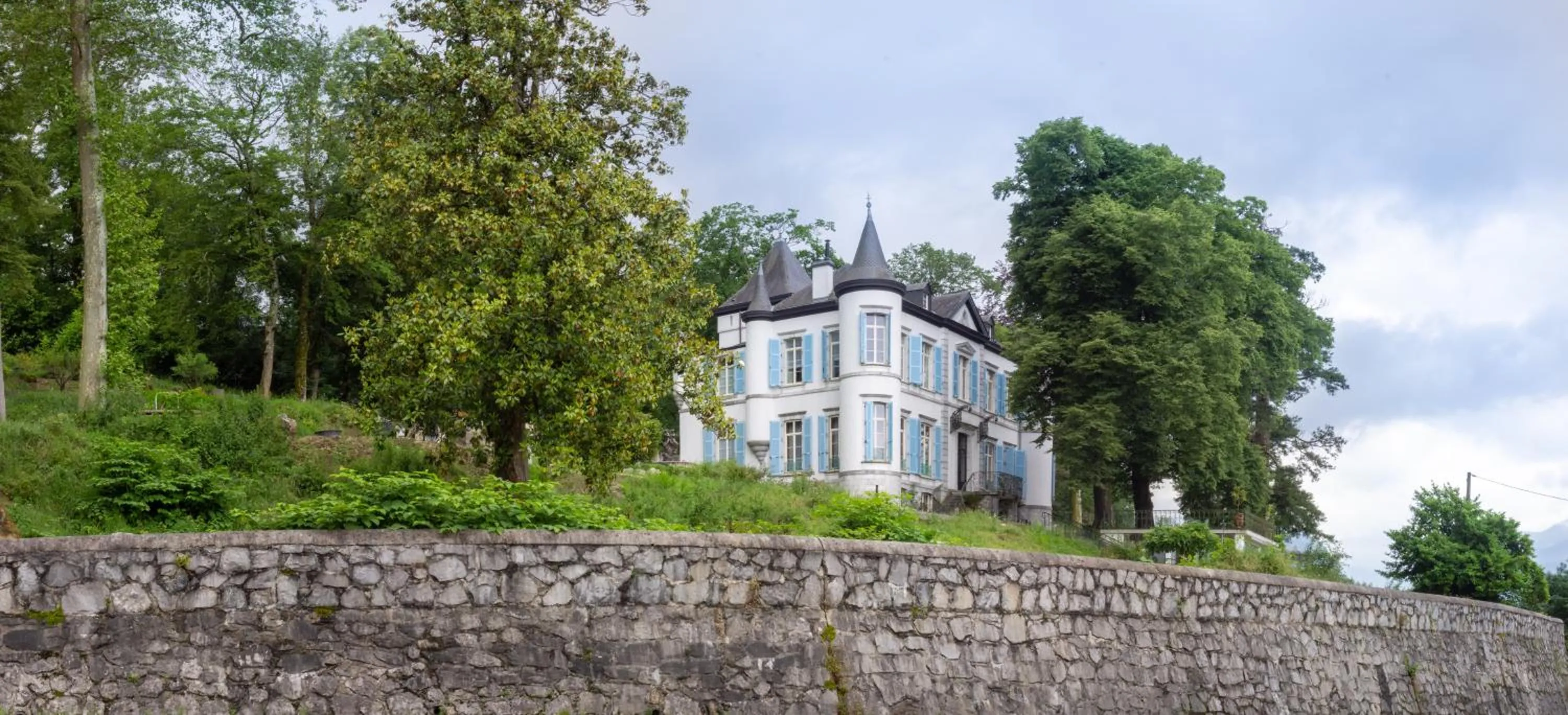 Property building in Château de Druon