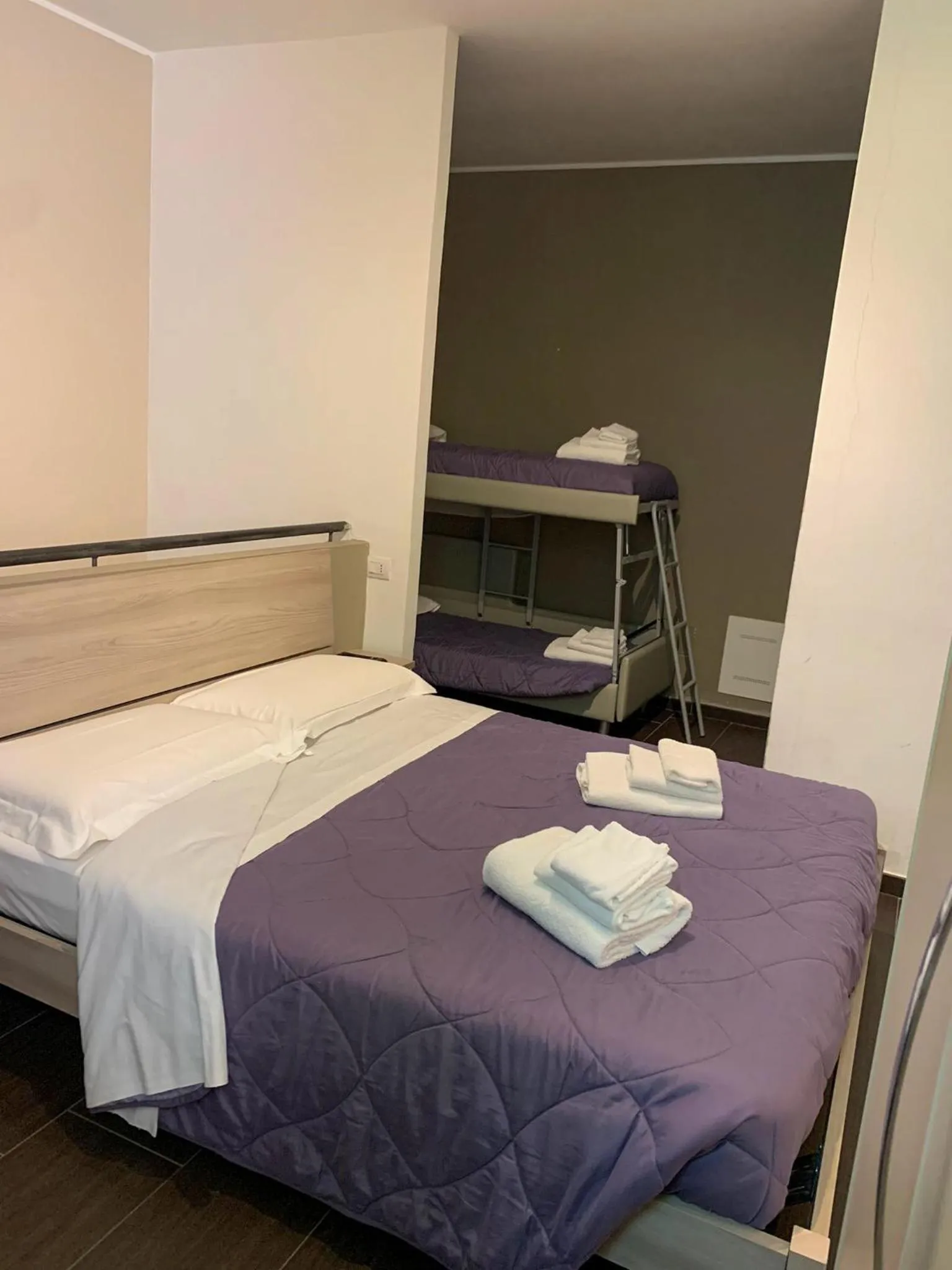 Bed in HH Hermoso Housing VALENZA