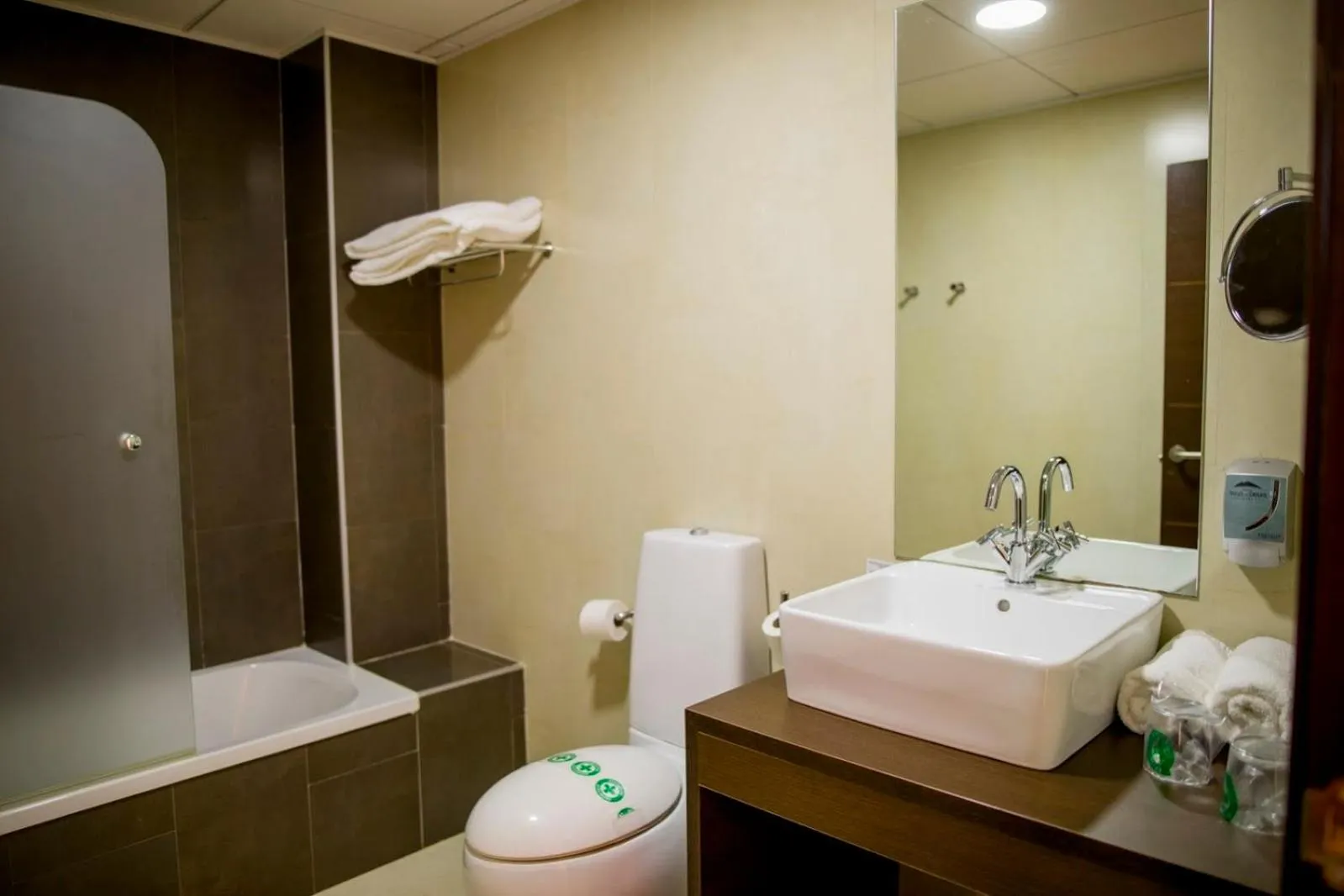 Bathroom in Hospedium Hotel Valles de Gredos Golf