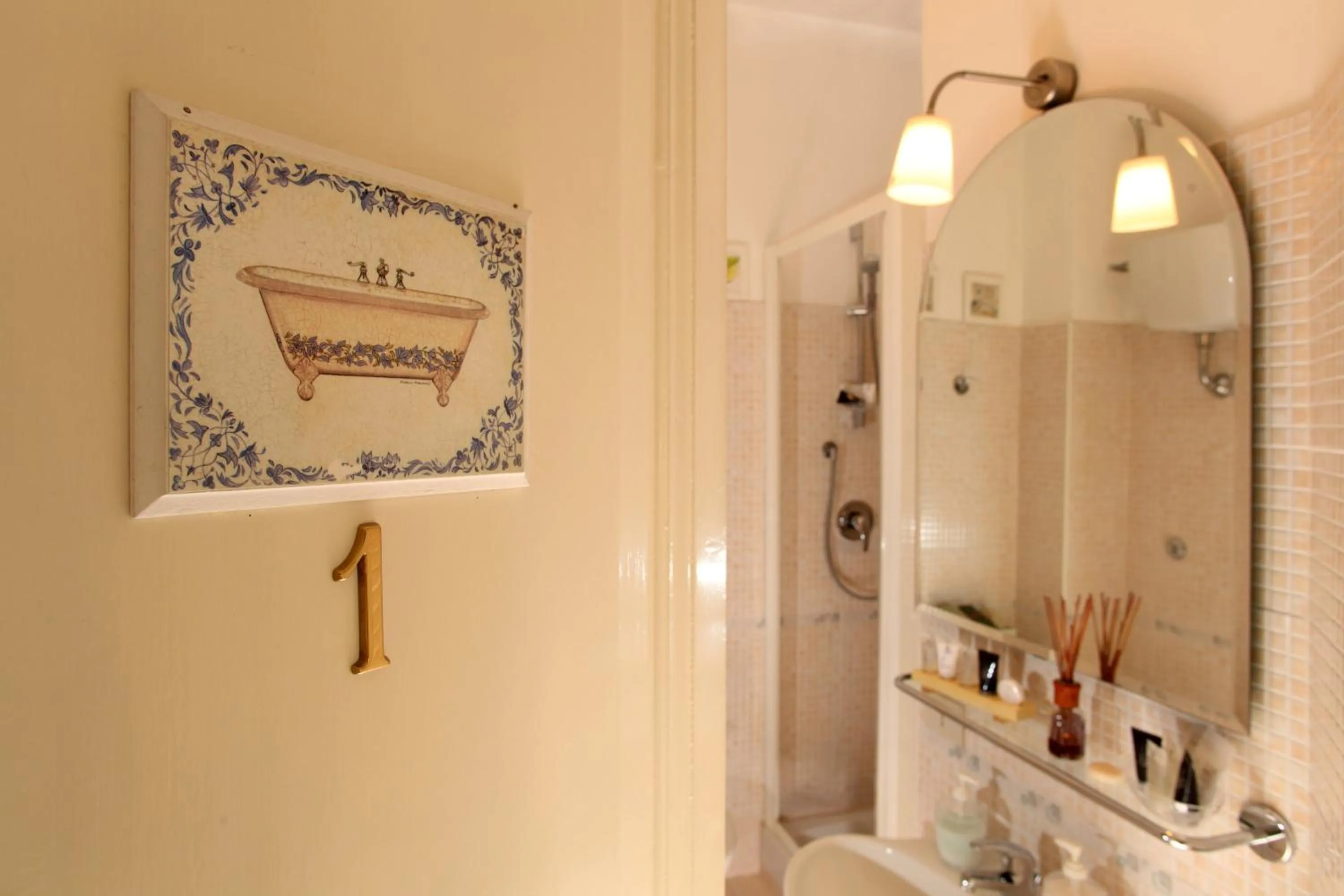 Shower in B&B DolceVirginia