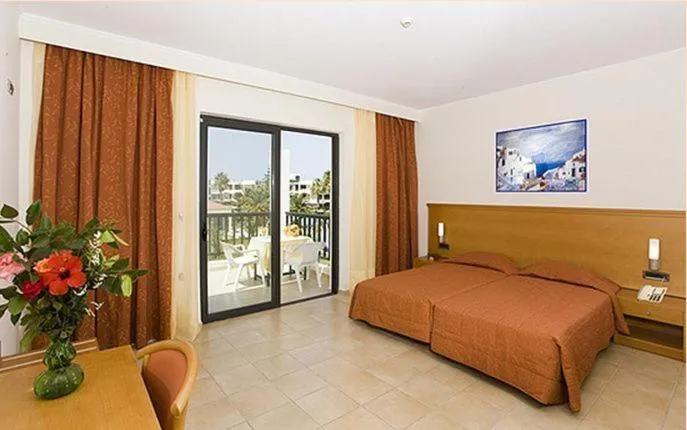 Photo of the whole room, Bed in Tigaki Beach Hotel