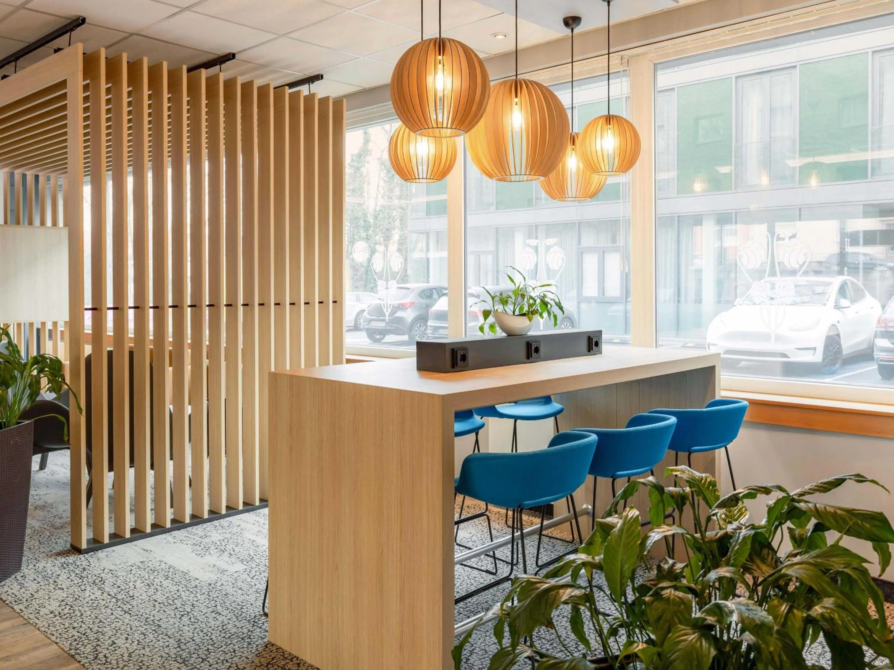 Lounge or bar in B&B HOTEL Fulda-Hbf