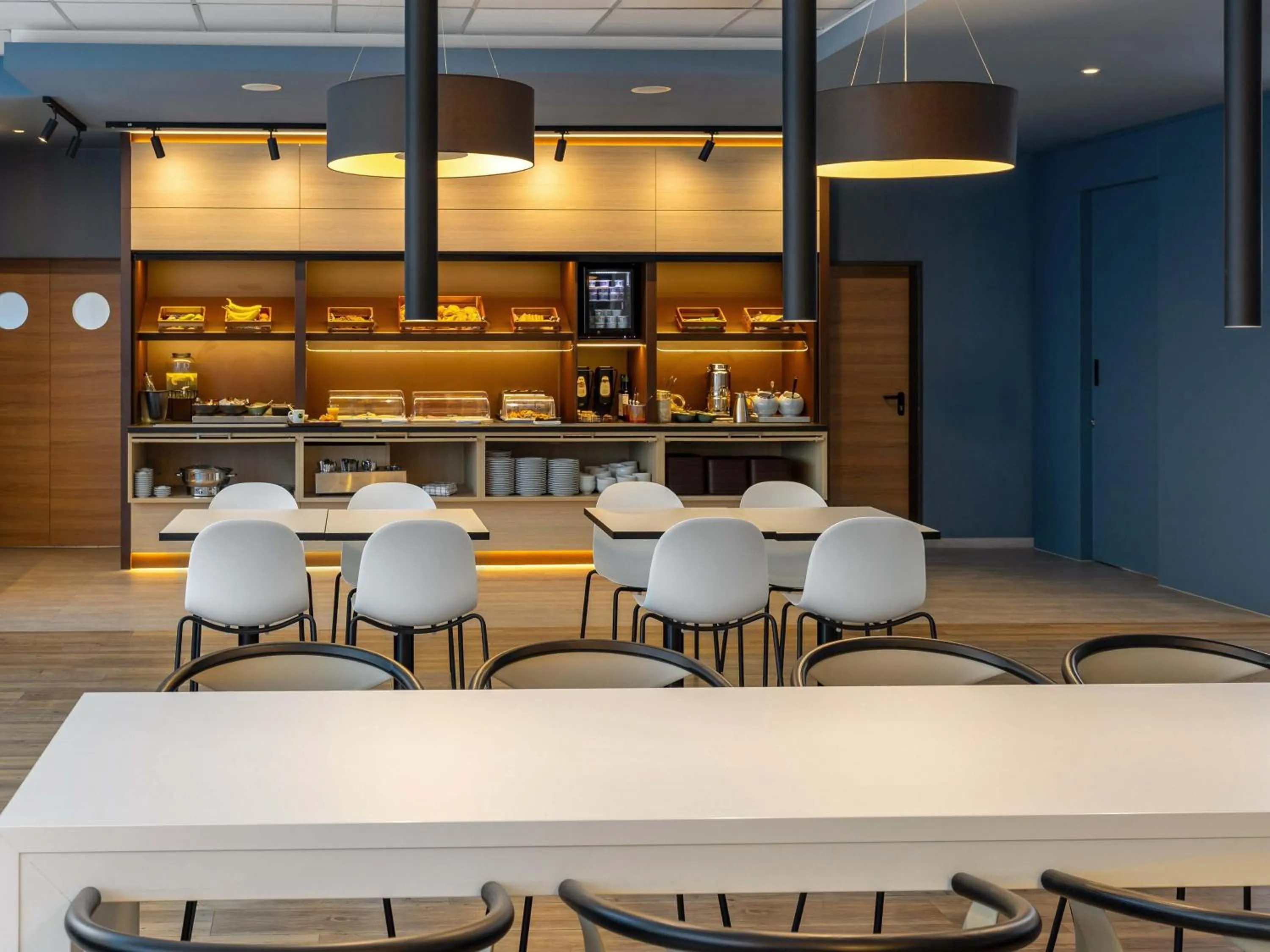 Lobby or reception in B&B HOTEL Fulda-Hbf