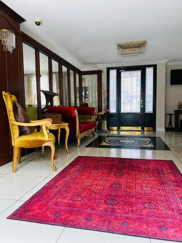 Communal lounge/ TV room in Saint John Hotel