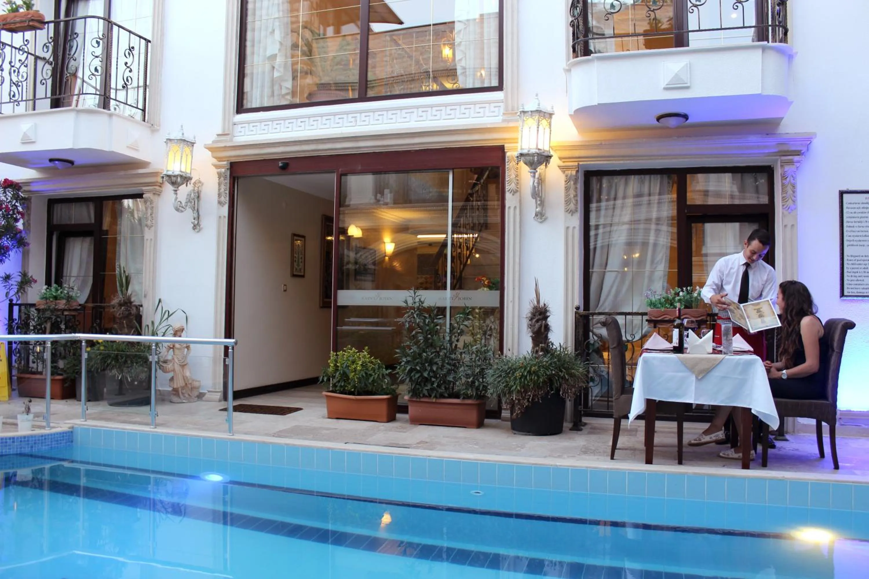 Restaurant/places to eat in Saint John Hotel