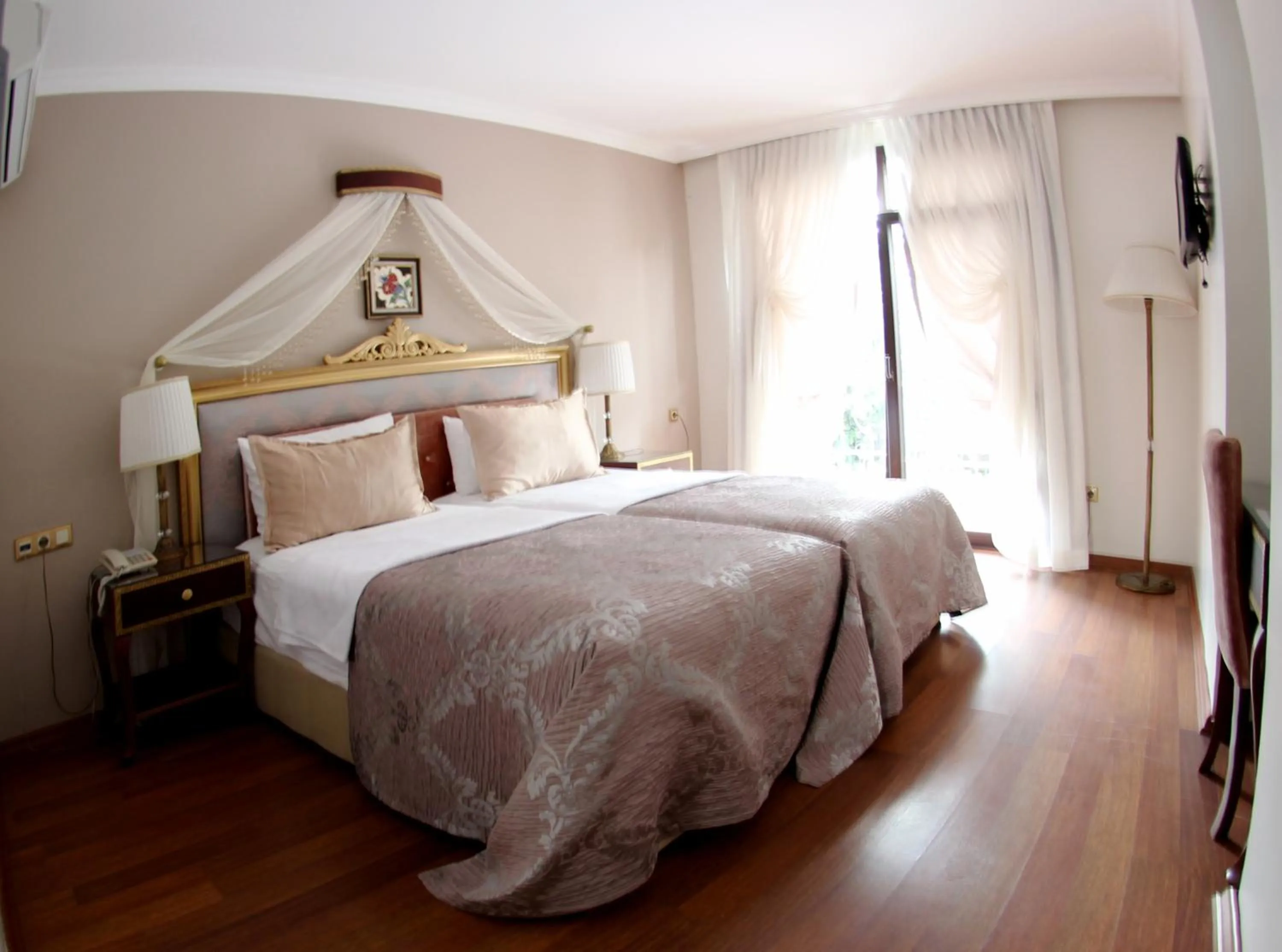 Decorative detail in Saint John Hotel