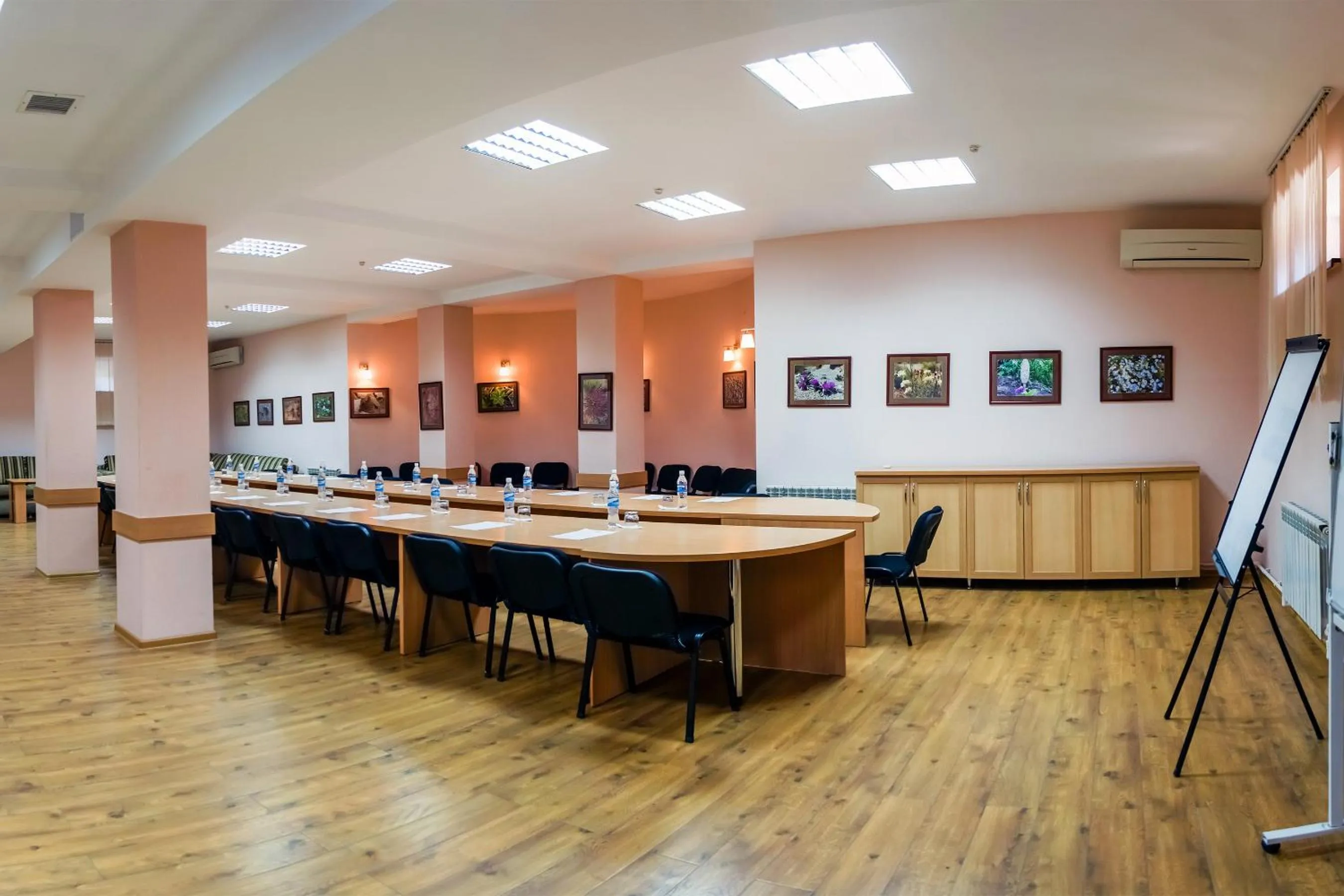 Area and facilities in Asia Hotel