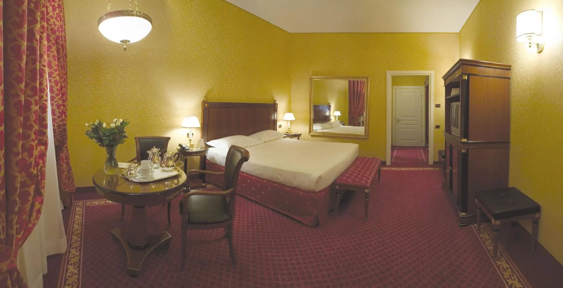 Photo of the whole room, Bed in Hotel Maxim