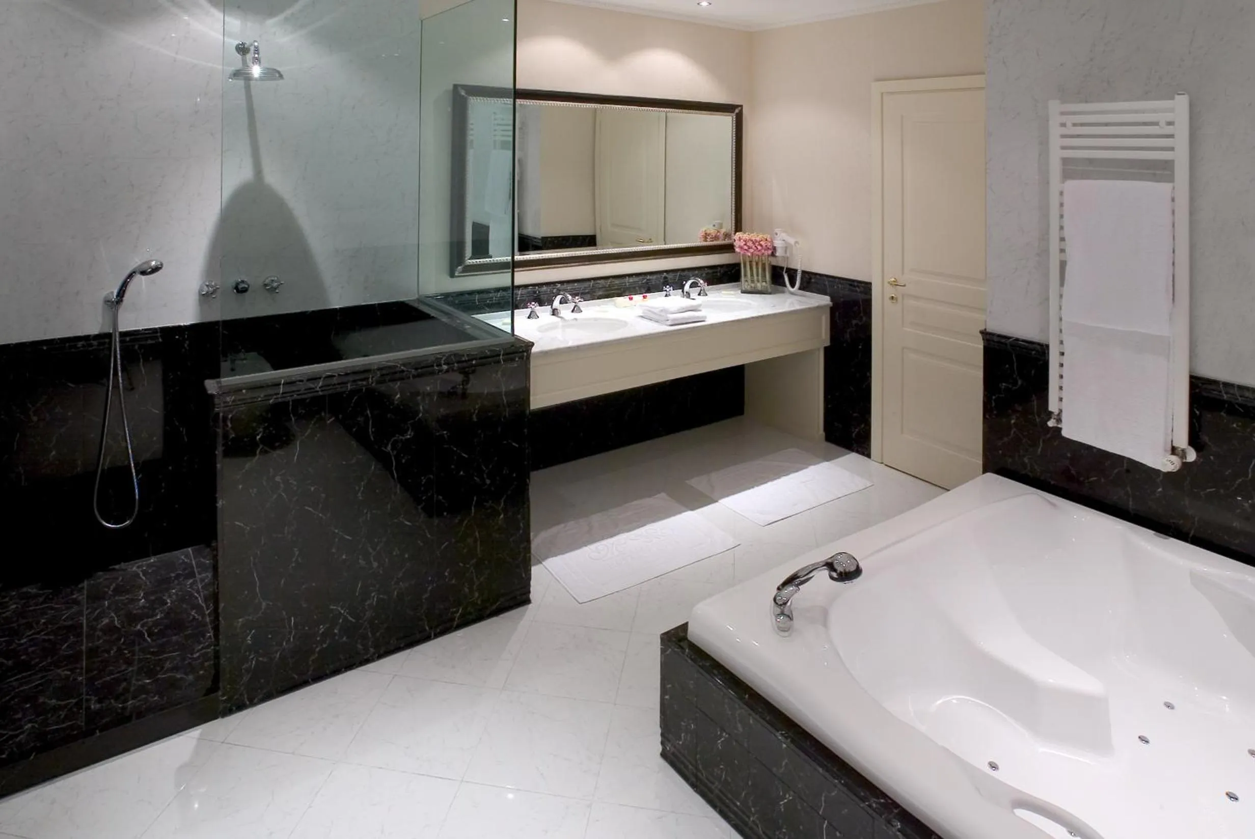 Bathroom in Hotel Maxim