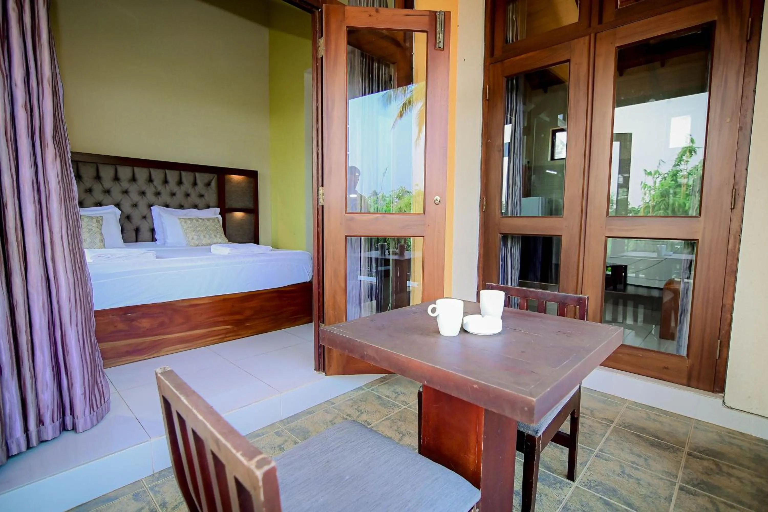 Bed in Airport Villa