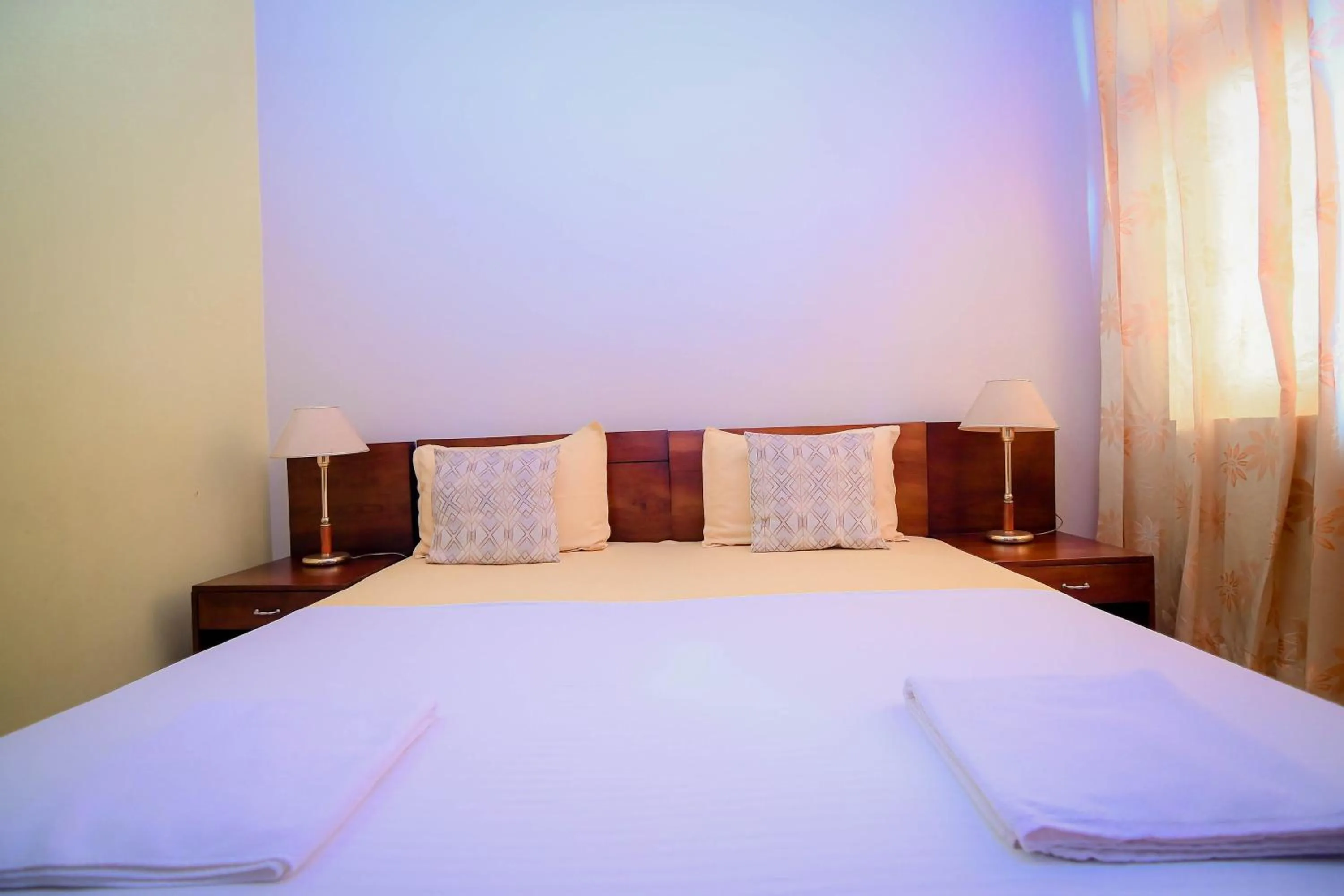 Bed in Airport Villa