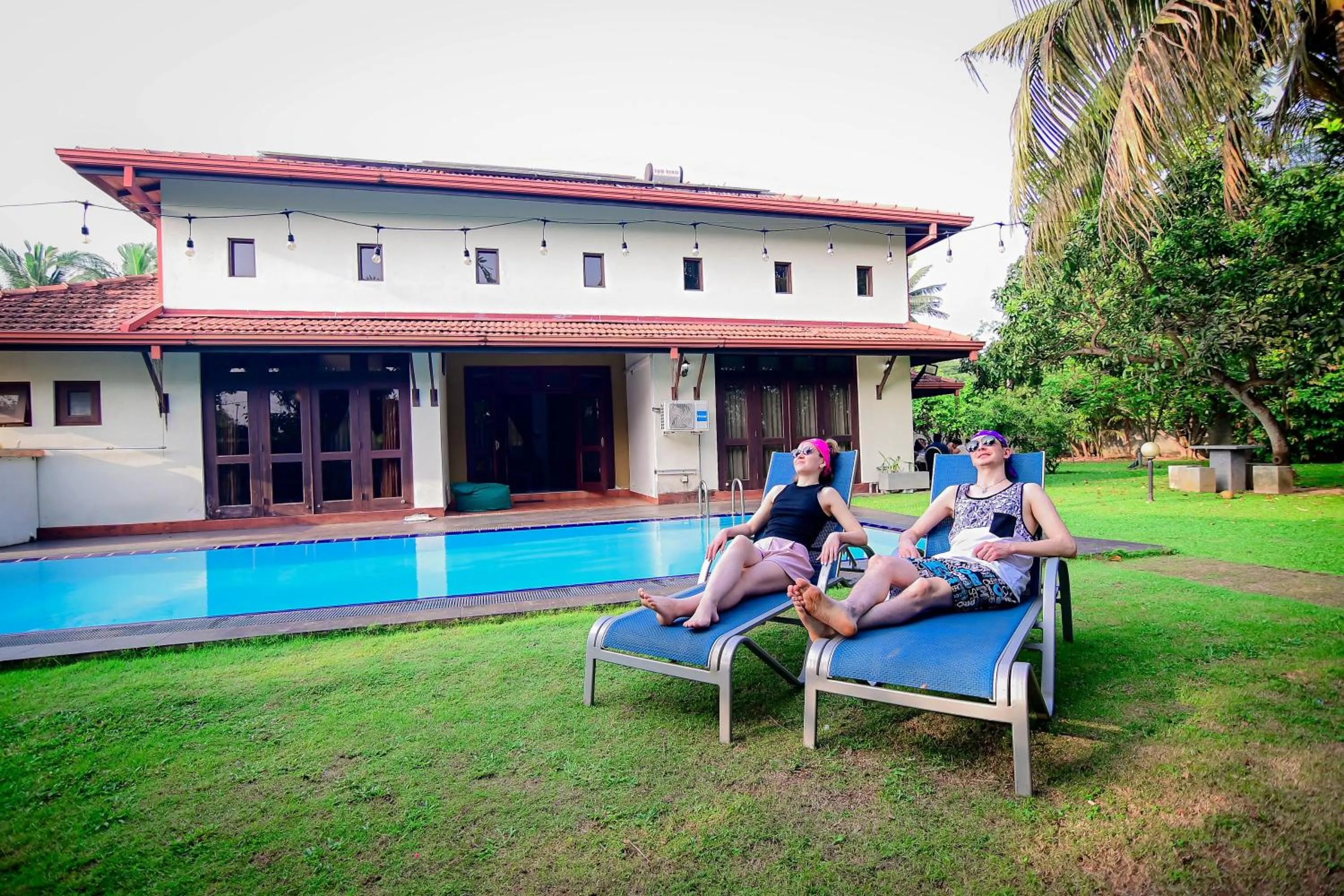 Swimming pool in Airport Villa