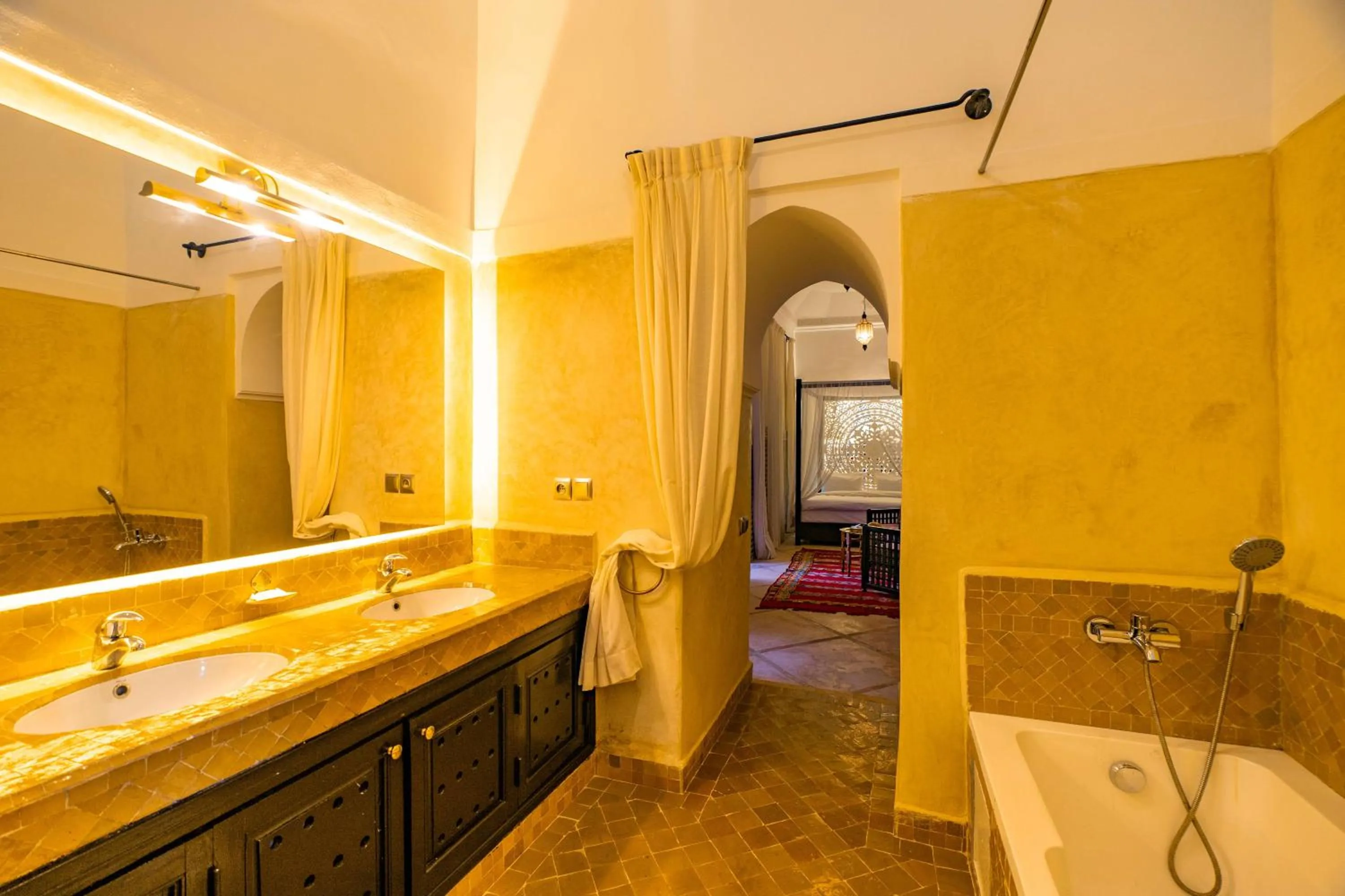 Bathroom in Riad Dar Dialkoum