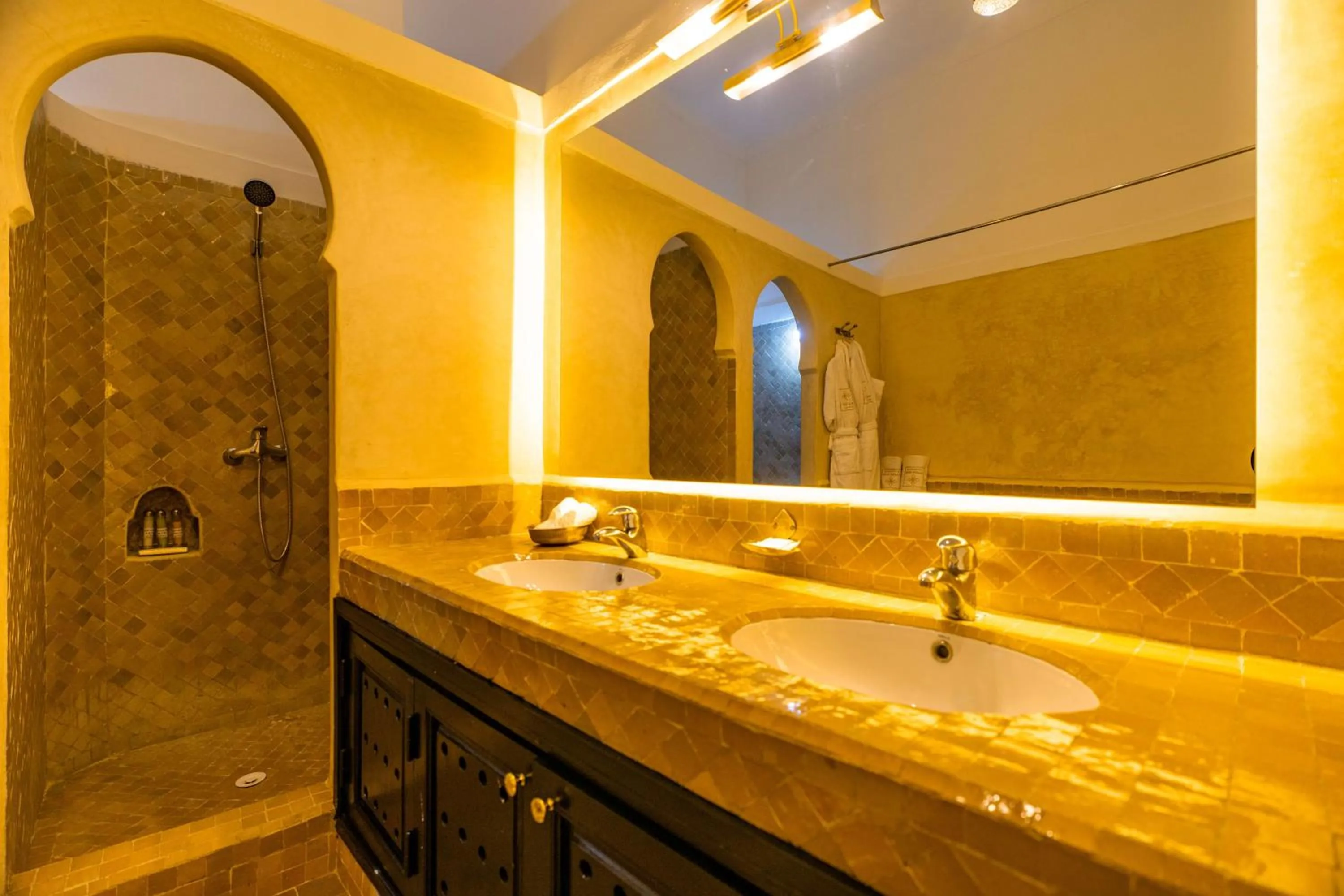 Bathroom in Riad Dar Dialkoum