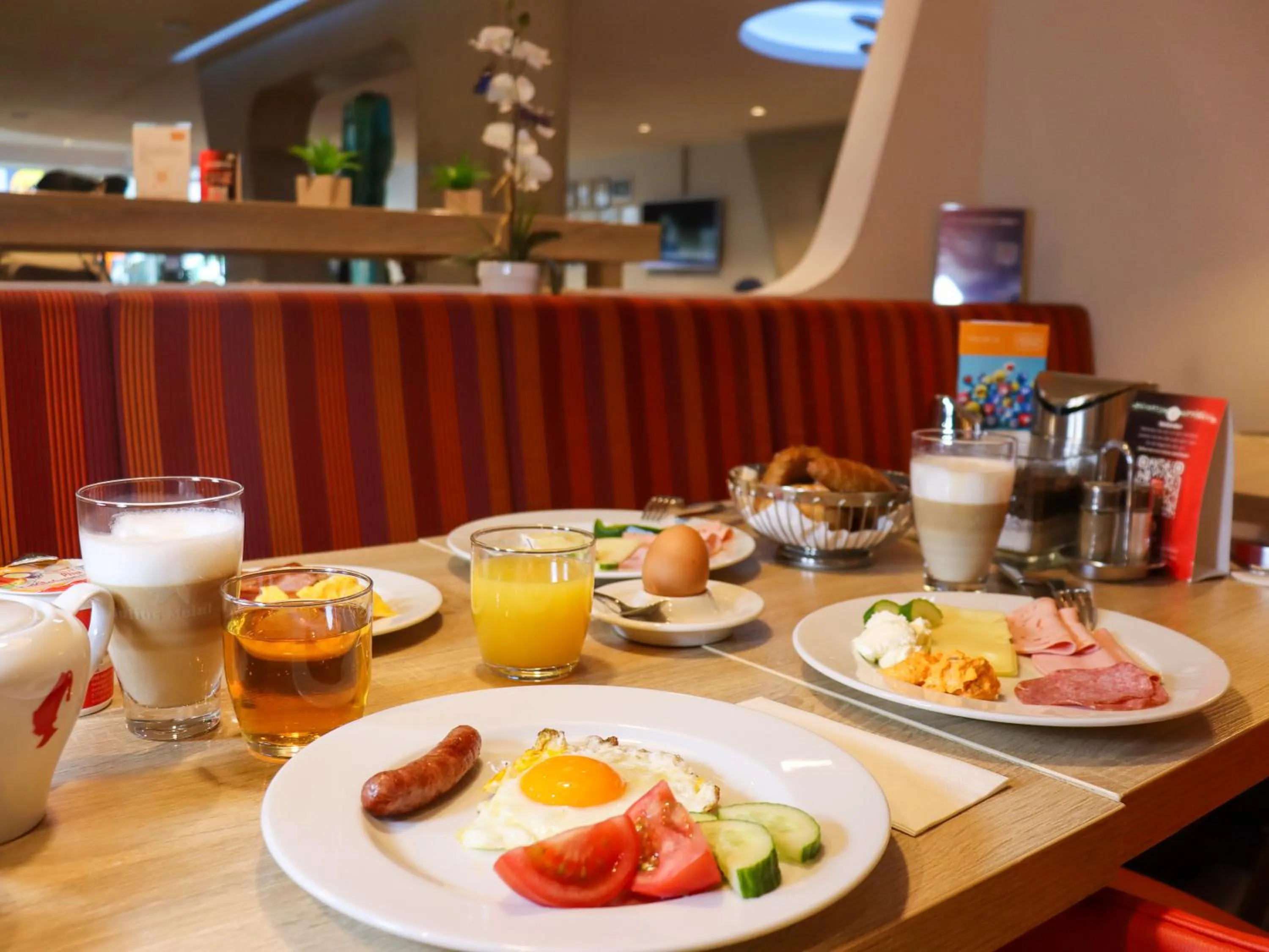 Breakfast in Simm's Hotel - cityhotel next to Metro U3
