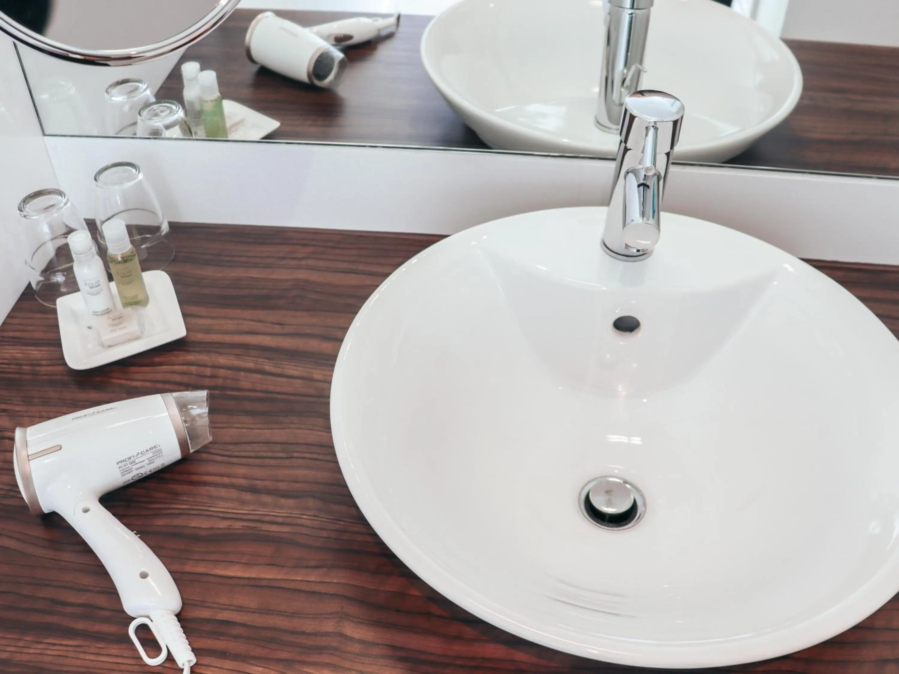 Bathroom in Simm's Hotel - cityhotel next to Metro U3