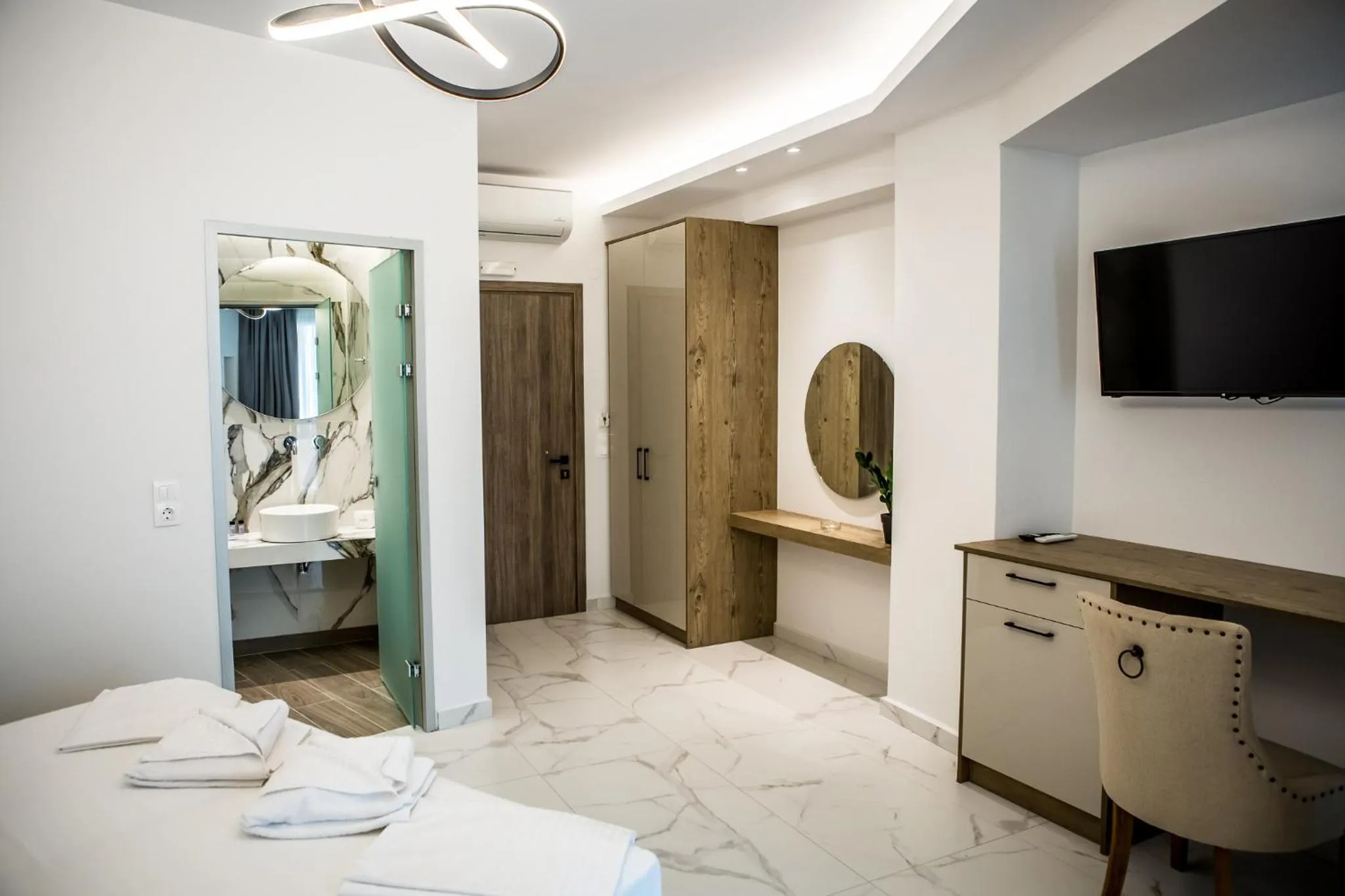 Bed in Theo Beach Hotel Apartments