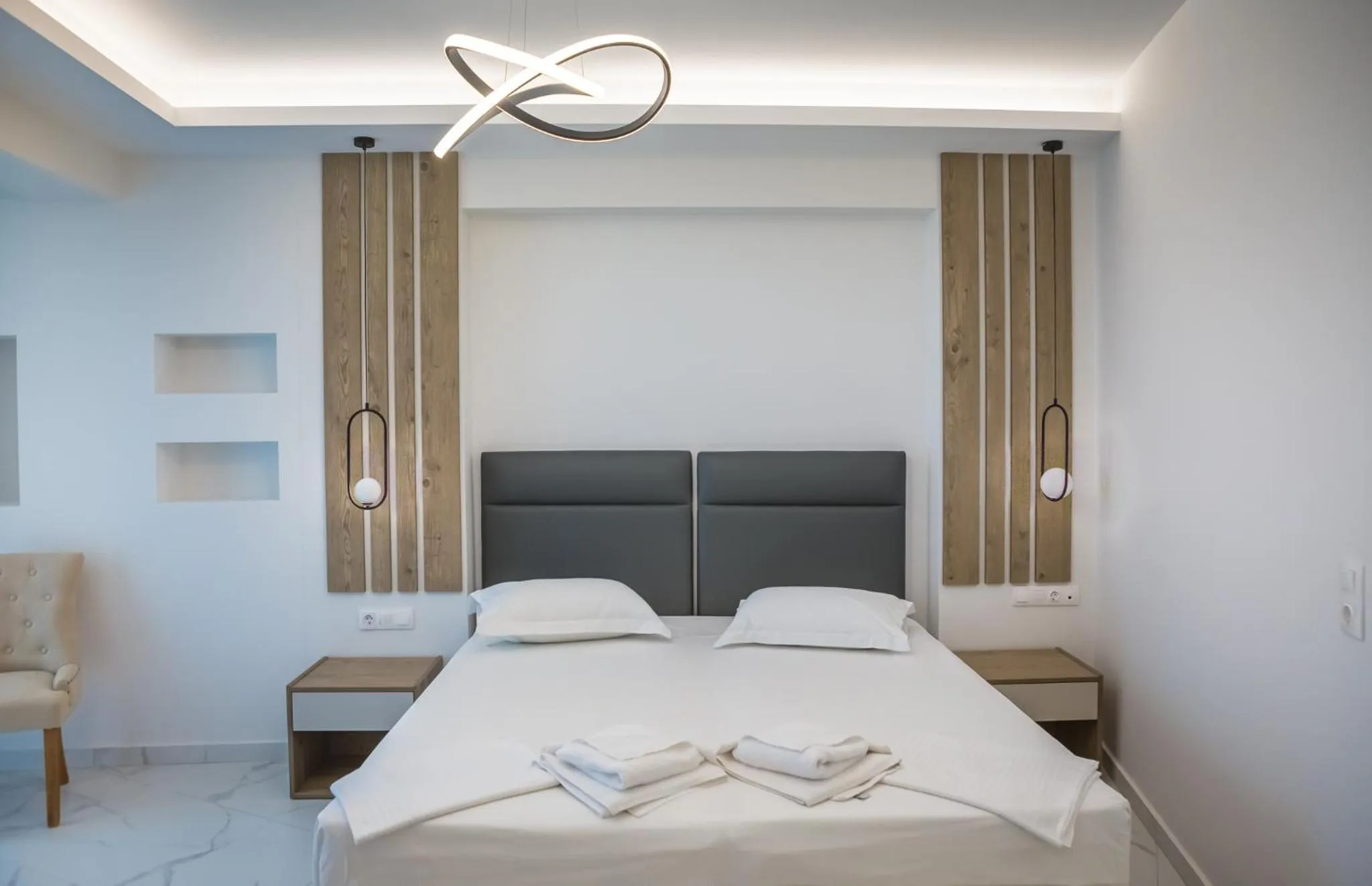 Bed in Theo Beach Hotel Apartments