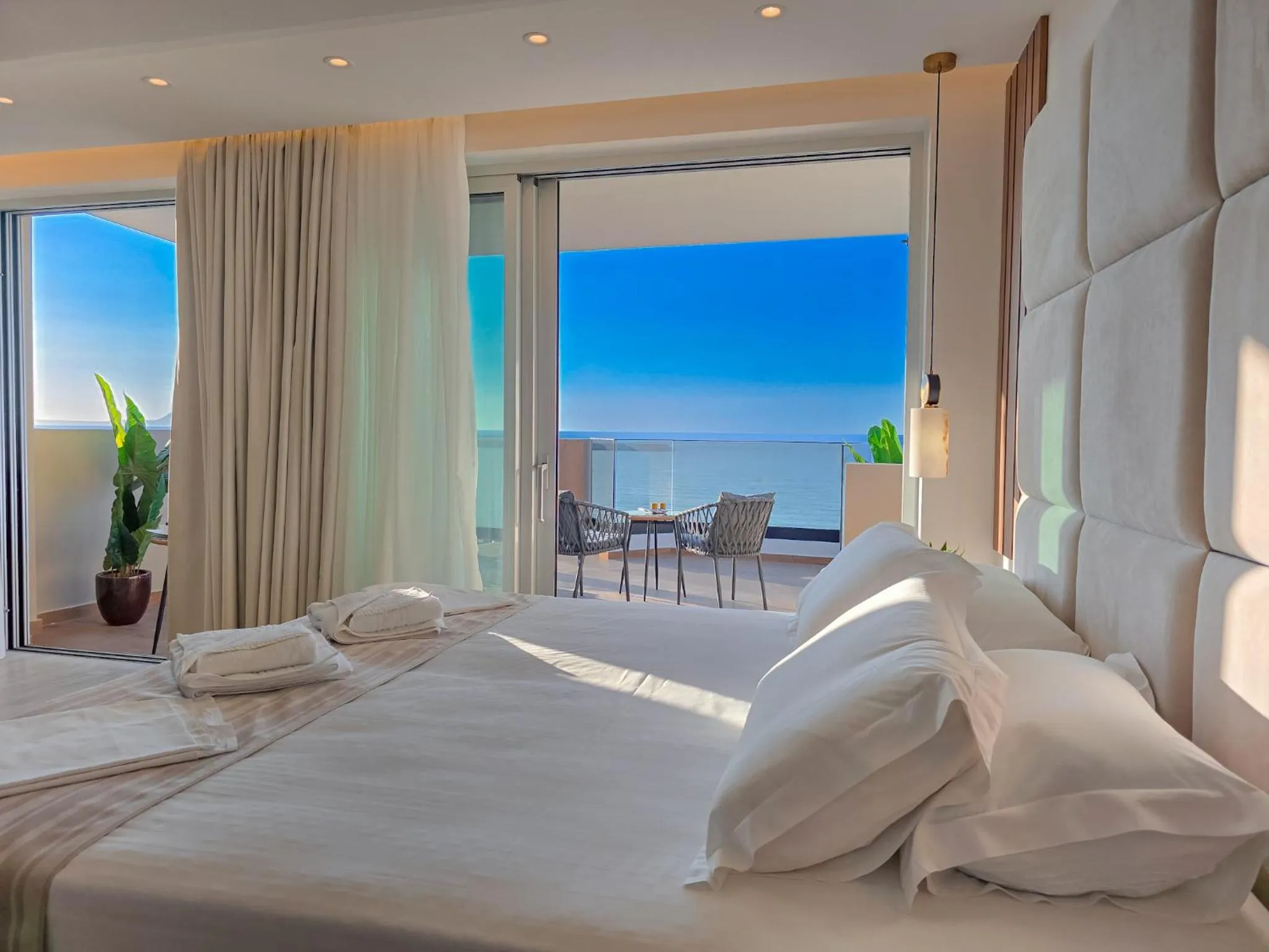 Bed in Theo Beach Hotel Apartments