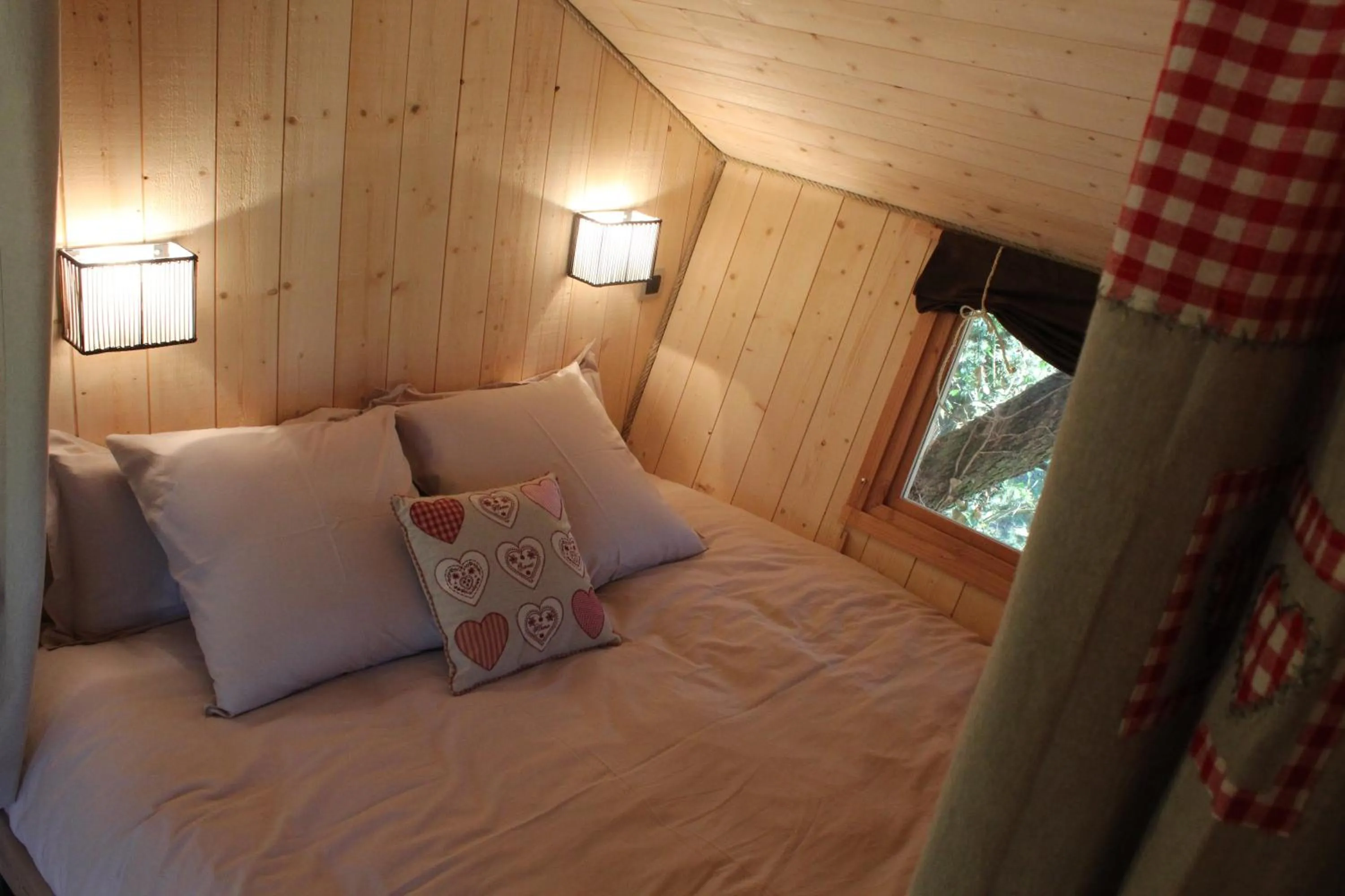 Bed in Domaine des Grands Cèdres