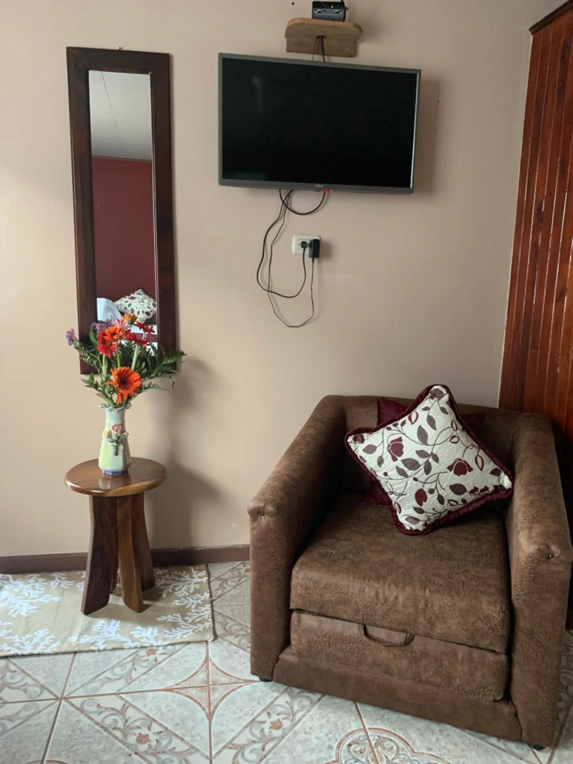 Seating area in Nafre House B&B Monteverde