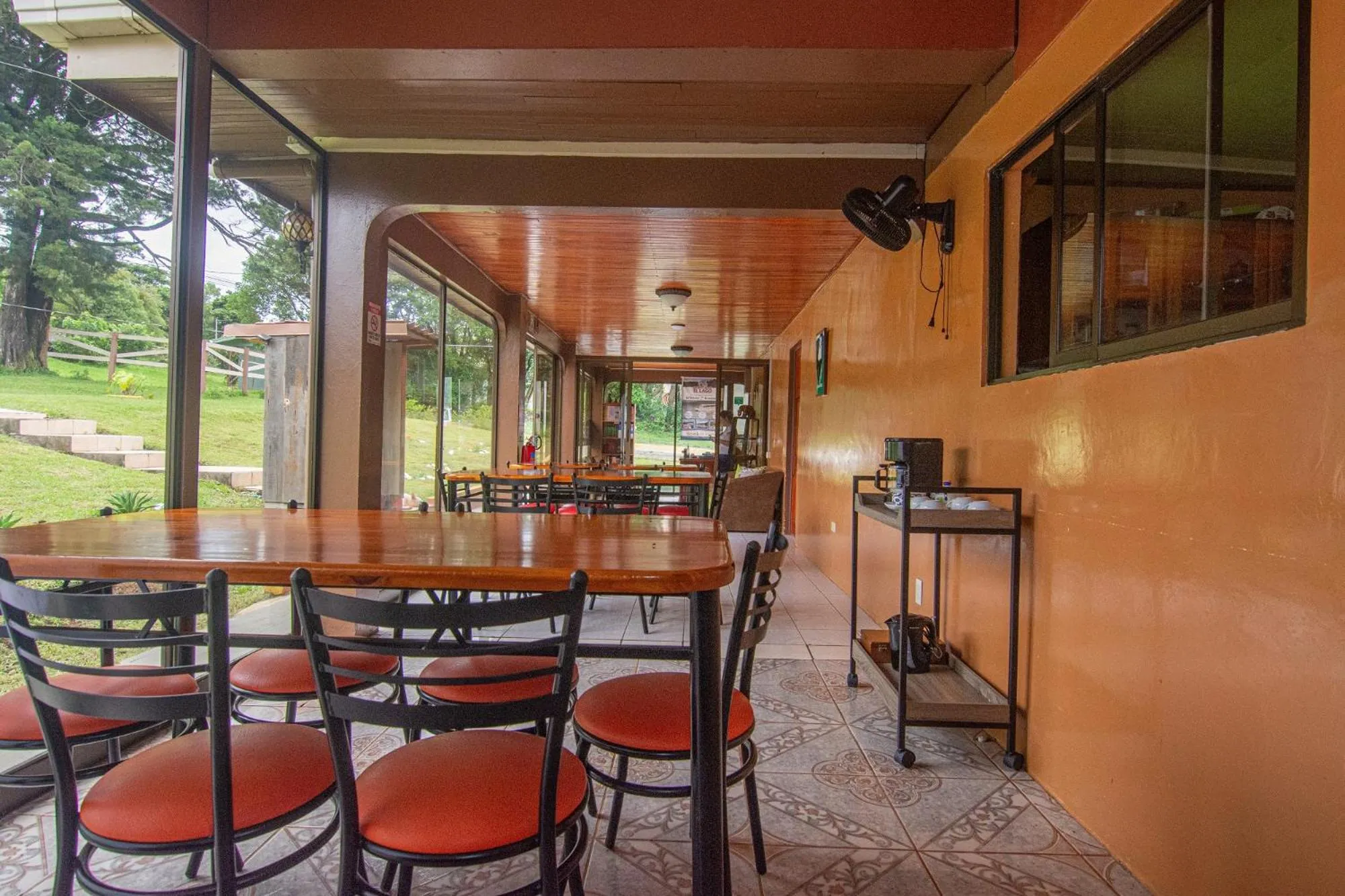 Dining area in Nafre House B&B Monteverde