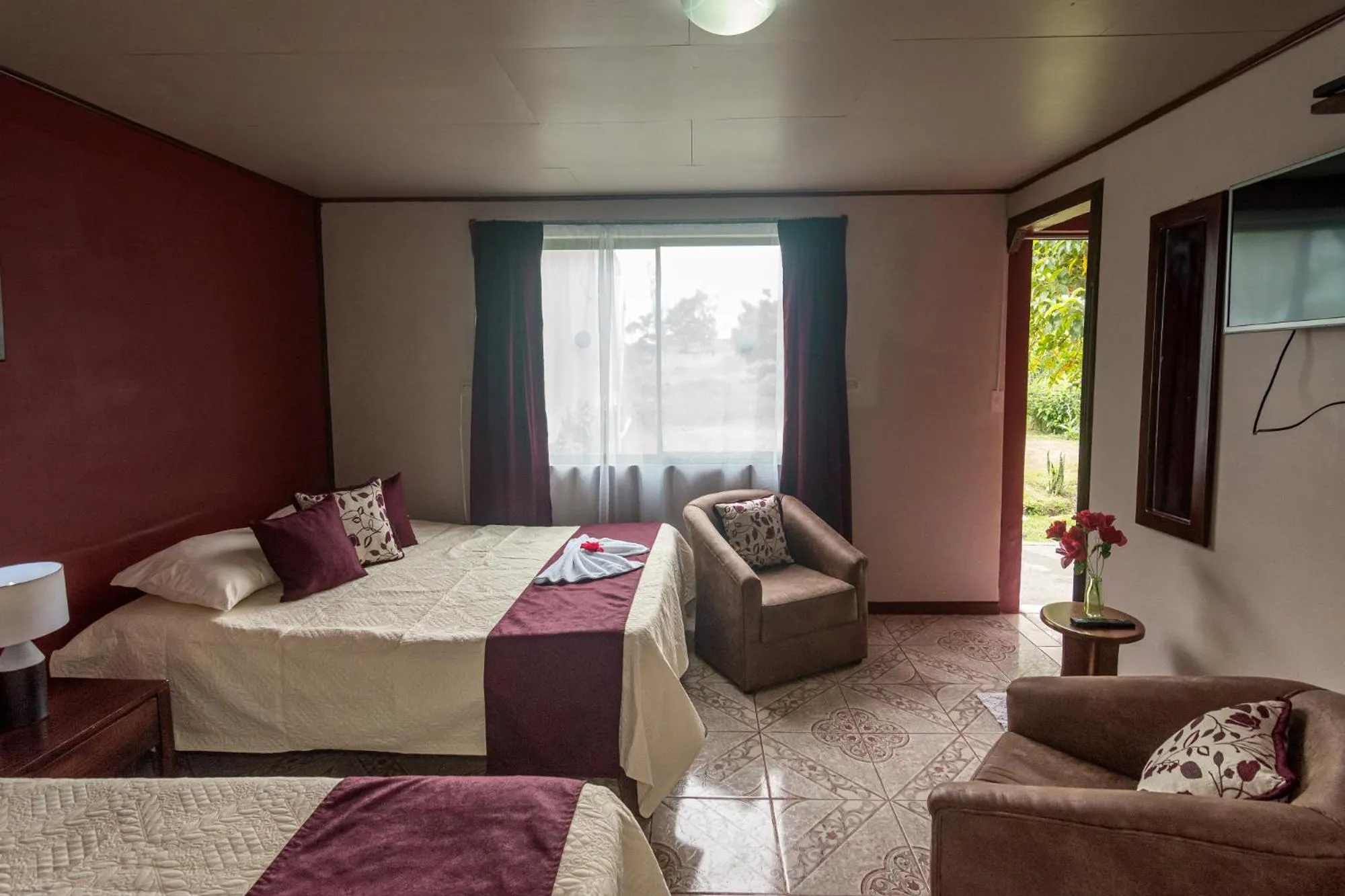 Photo of the whole room, Bed in Nafre House B&B Monteverde